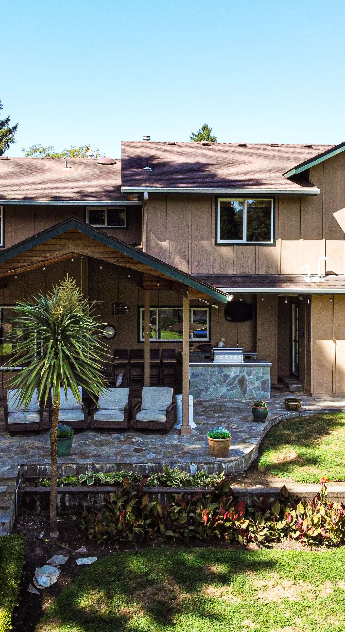 Lovely Riverfront Grants Pass Home: Pool & Hot Tub