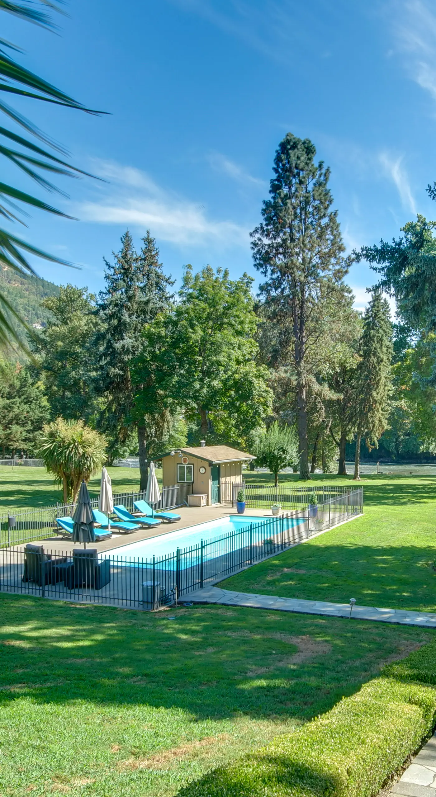 Lovely Riverfront Grants Pass Home: Pool & Hot Tub