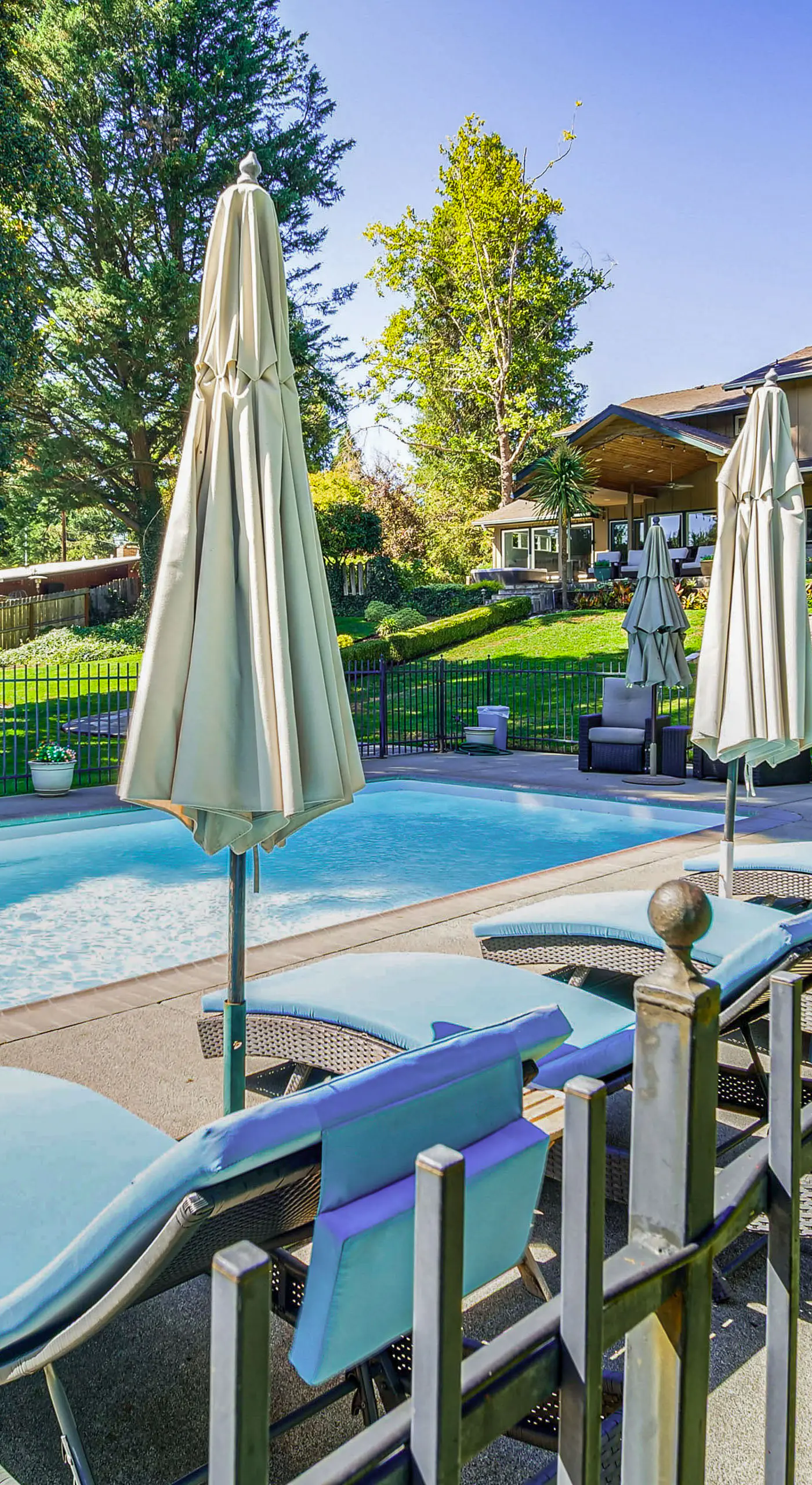 Lovely Riverfront Grants Pass Home: Pool & Hot Tub