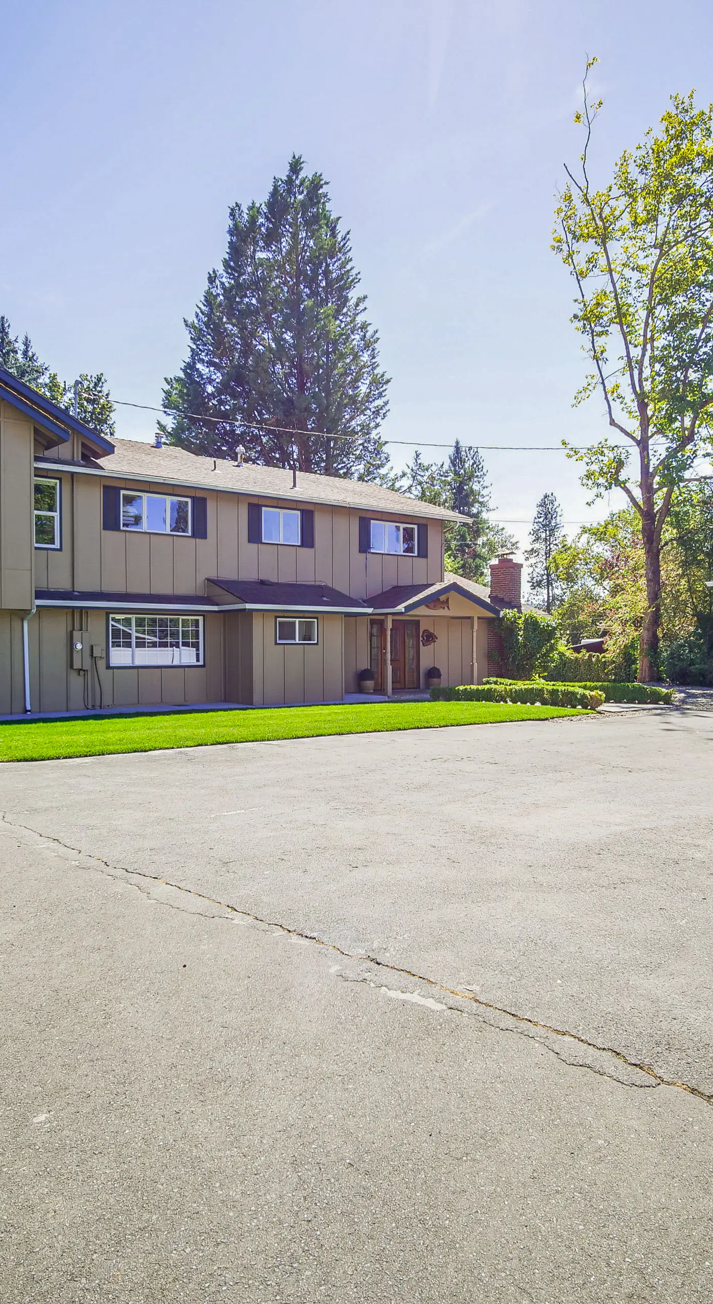Lovely Riverfront Grants Pass Home: Pool & Hot Tub