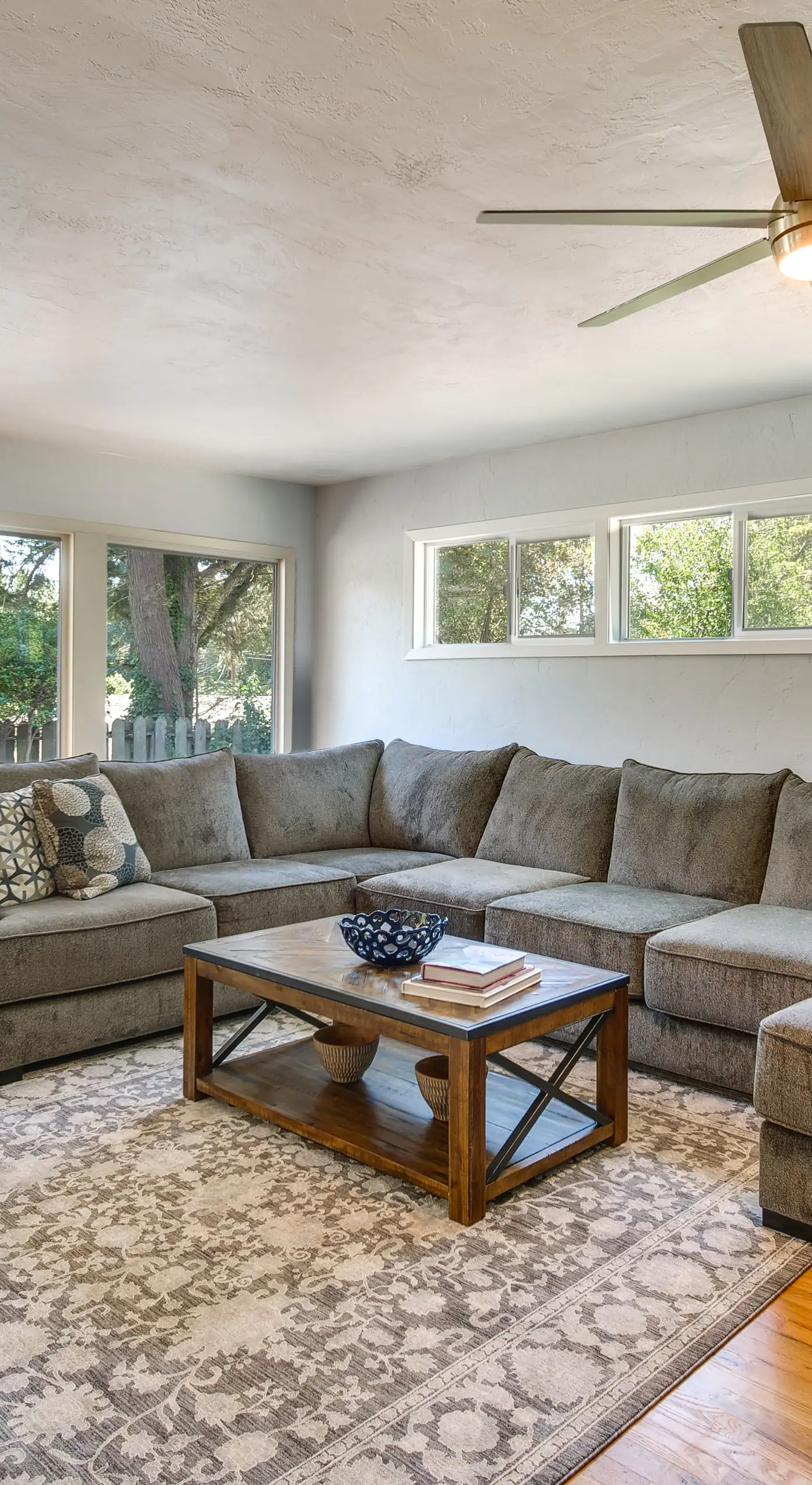 Lovely Riverfront Grants Pass Home: Pool & Hot Tub