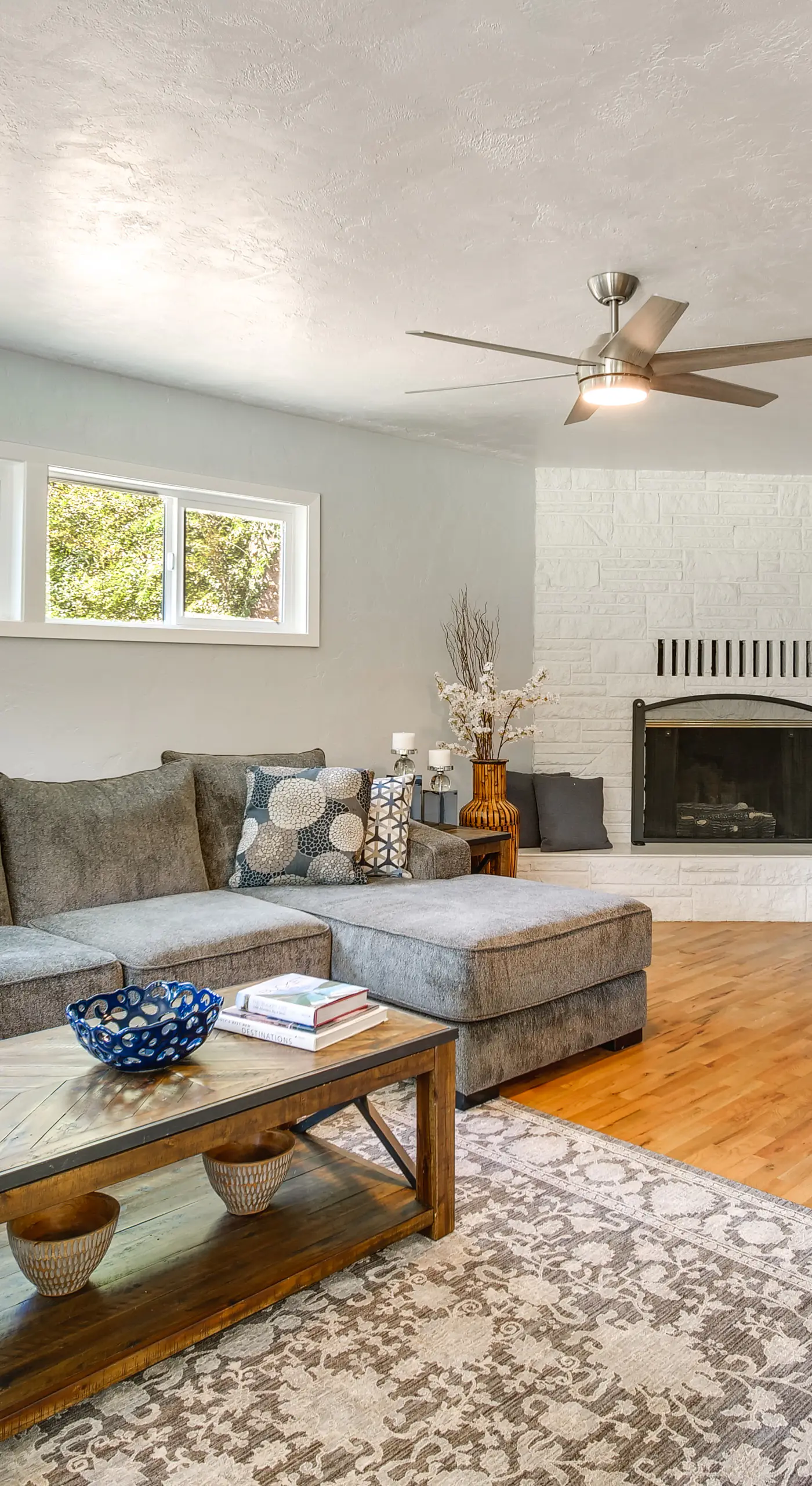 Lovely Riverfront Grants Pass Home: Pool & Hot Tub