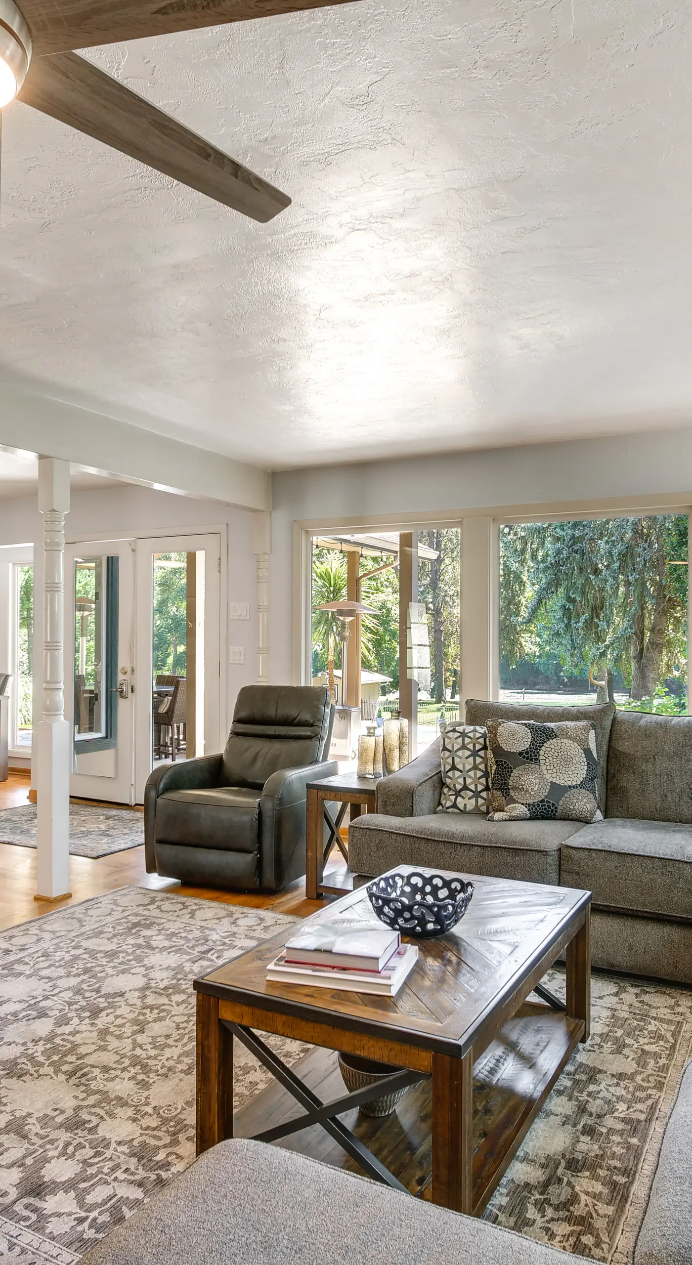 Lovely Riverfront Grants Pass Home: Pool & Hot Tub