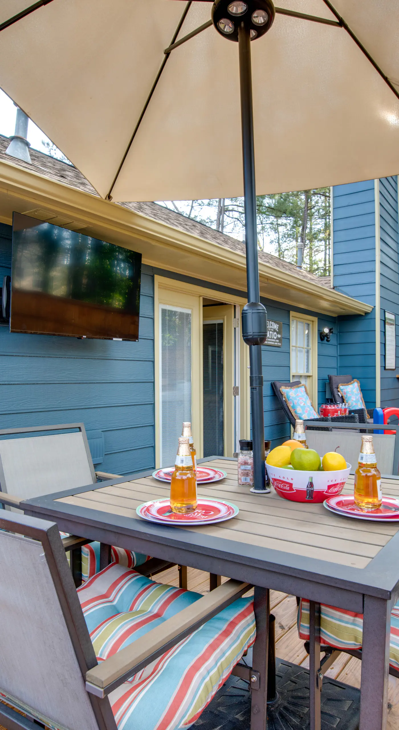 4 Mi to Airport: Atlanta Home w/ Deck & Hot Tub