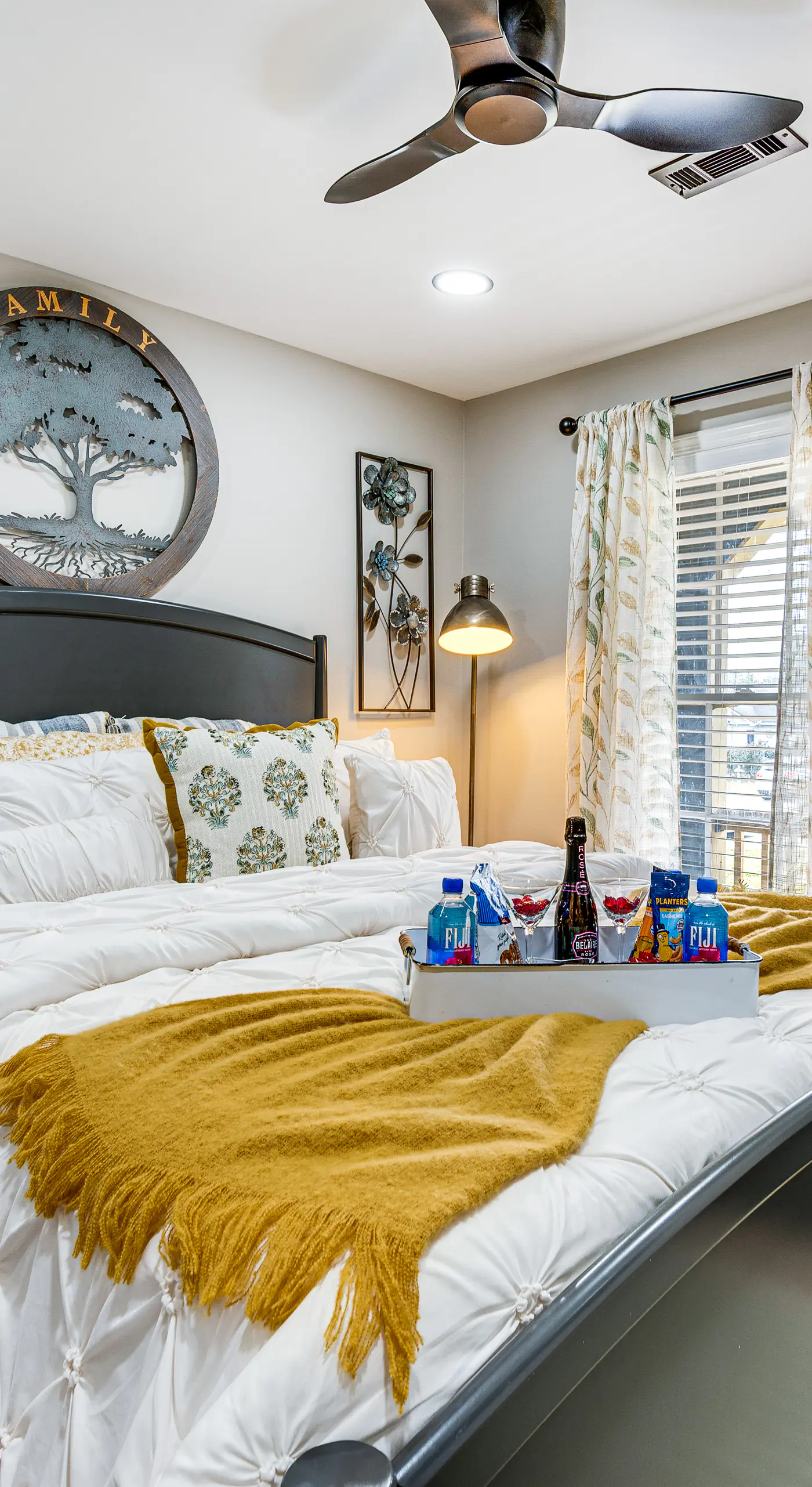 4 Mi to Airport: Atlanta Home w/ Deck & Hot Tub