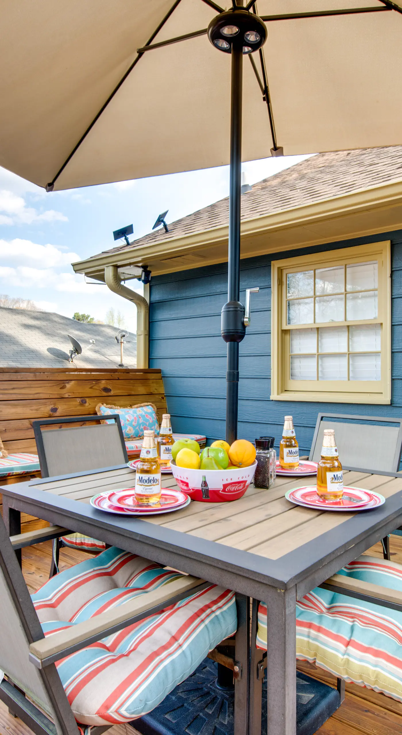 4 Mi to Airport: Atlanta Home w/ Deck & Hot Tub