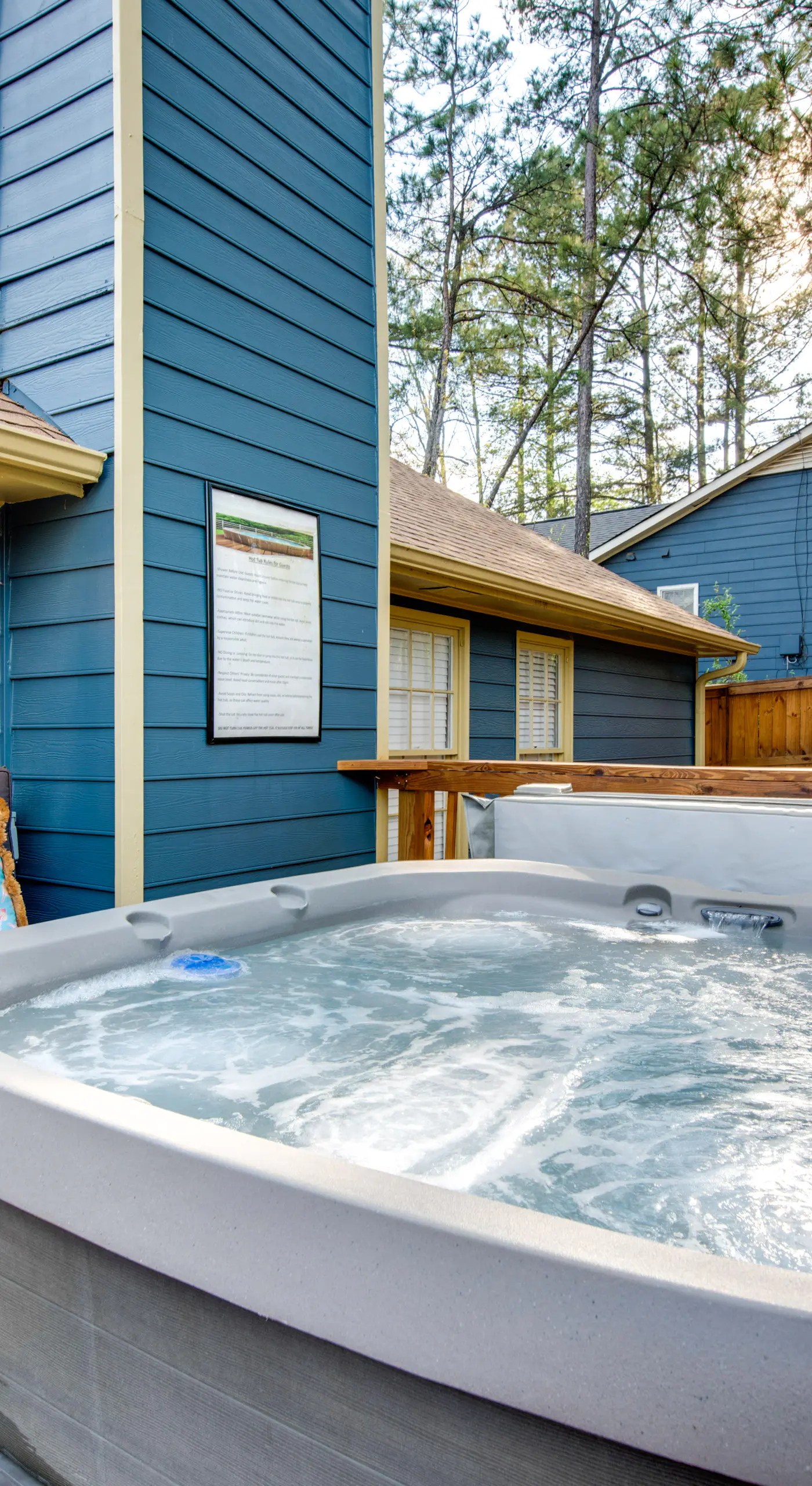 4 Mi to Airport: Atlanta Home w/ Deck & Hot Tub