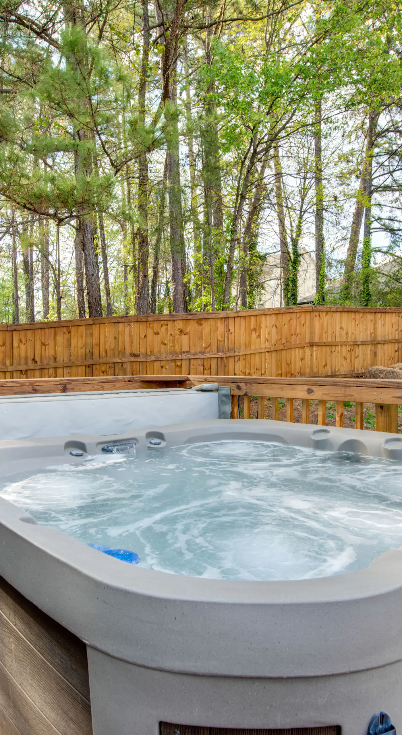4 Mi to Airport: Atlanta Home w/ Deck & Hot Tub