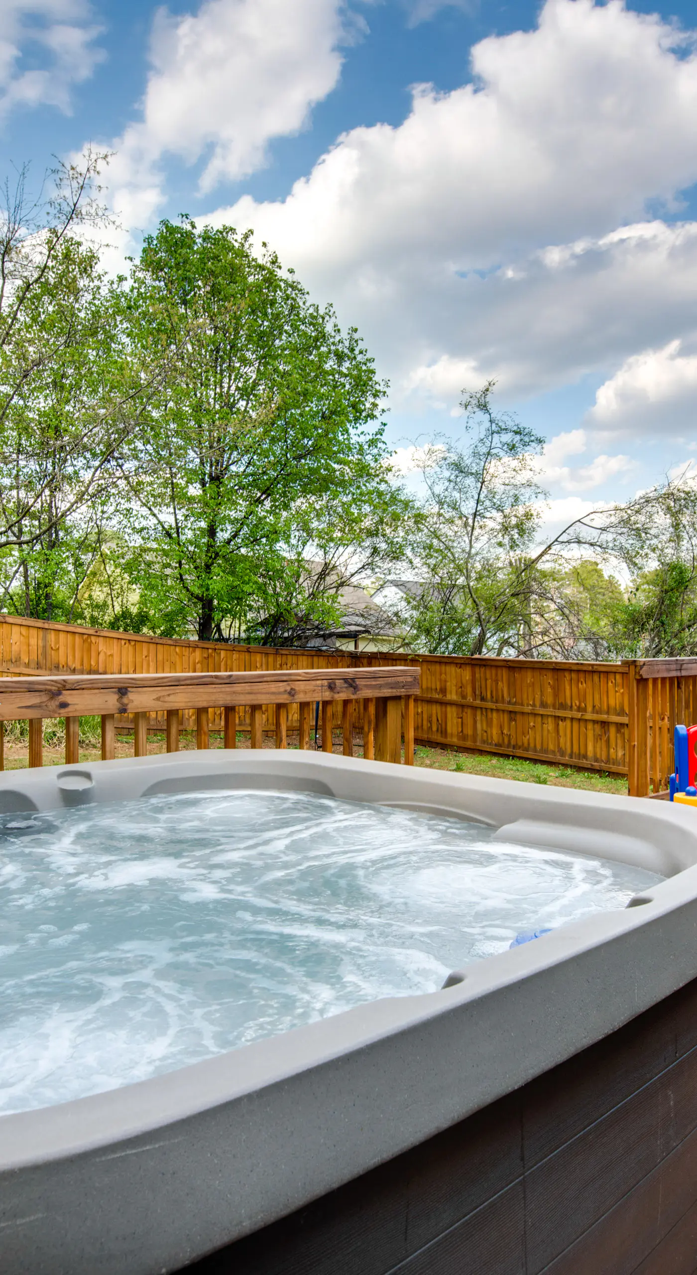 4 Mi to Airport: Atlanta Home w/ Deck & Hot Tub