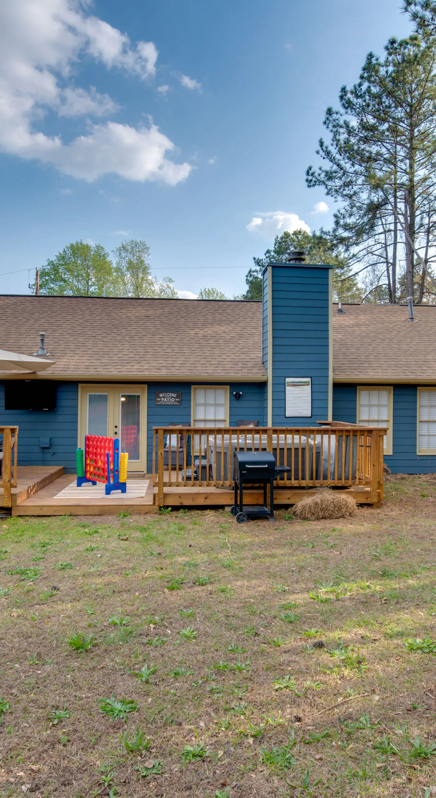 4 Mi to Airport: Atlanta Home w/ Deck & Hot Tub