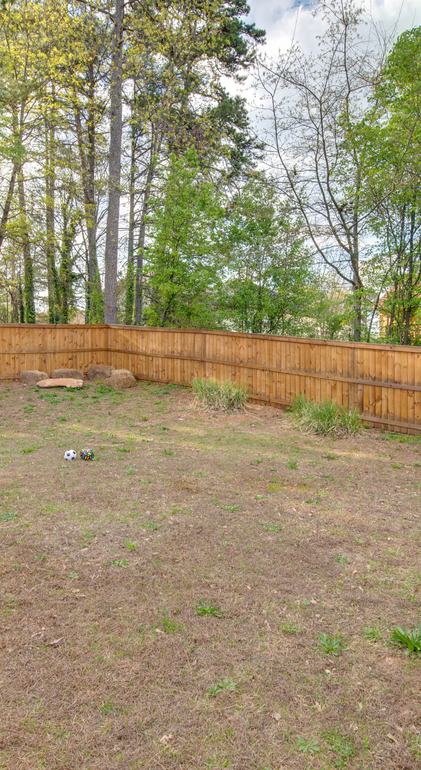 4 Mi to Airport: Atlanta Home w/ Deck & Hot Tub