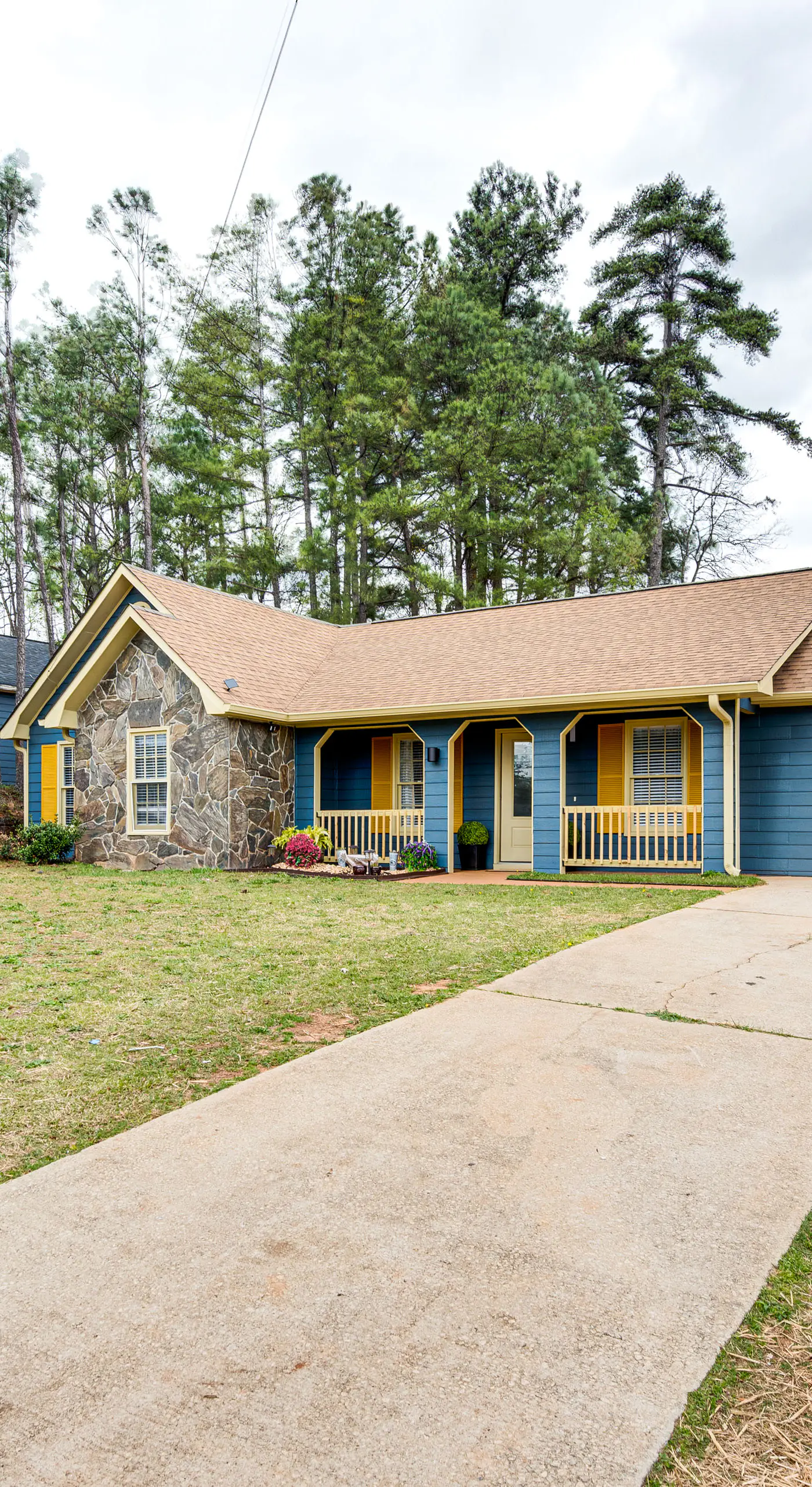 4 Mi to Airport: Atlanta Home w/ Deck & Hot Tub