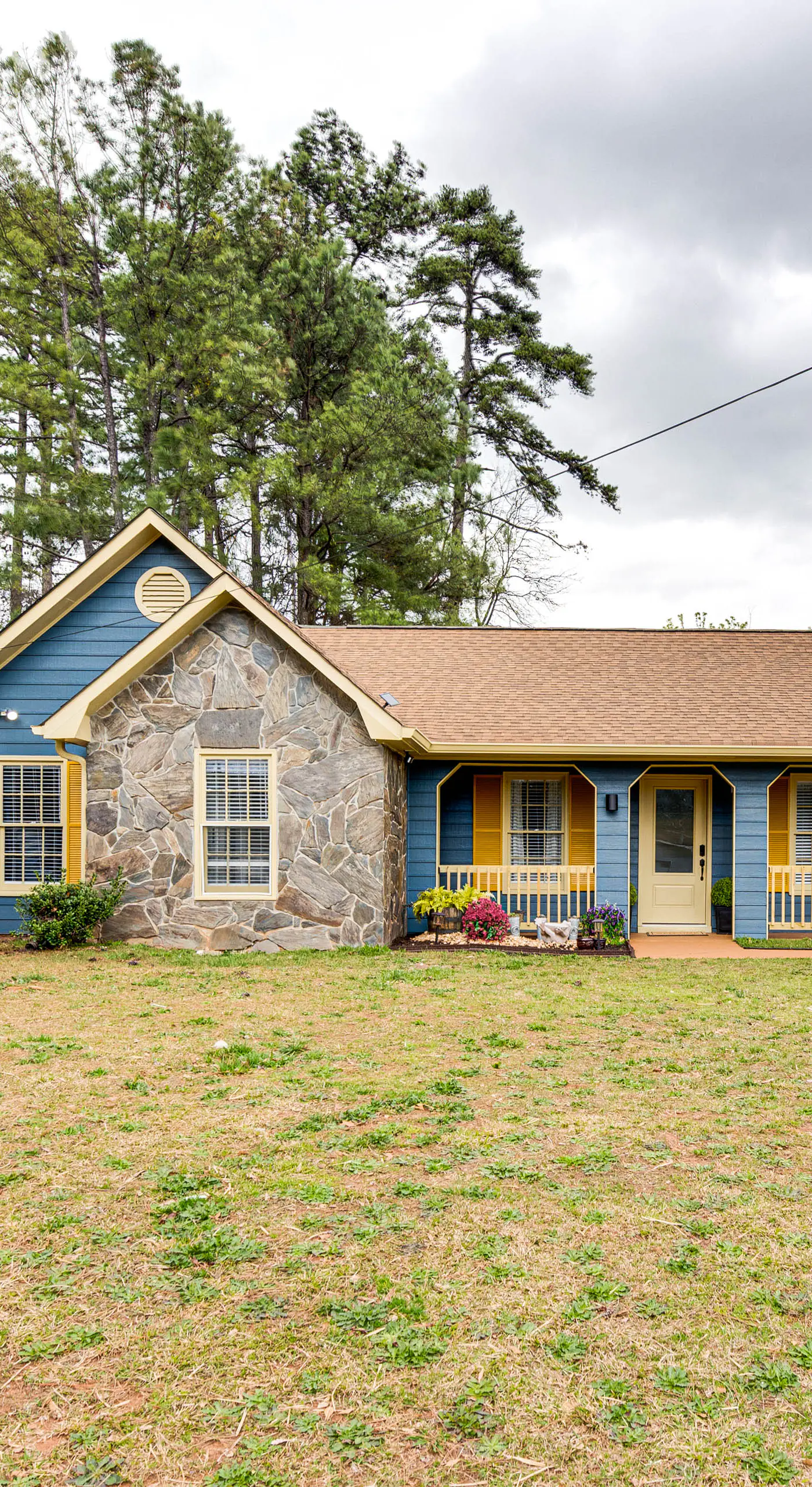 4 Mi to Airport: Atlanta Home w/ Deck & Hot Tub