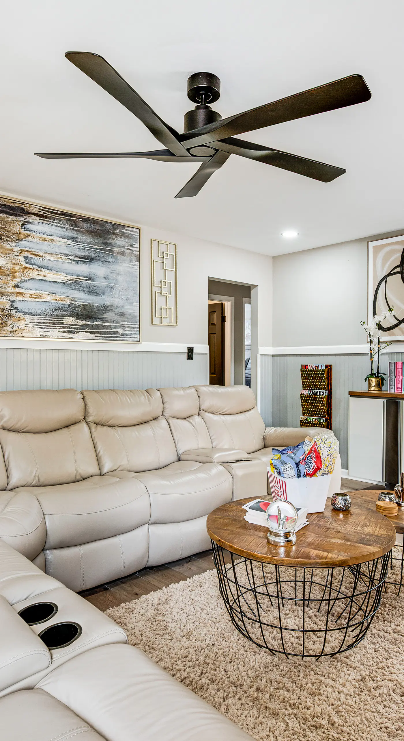 4 Mi to Airport: Atlanta Home w/ Deck & Hot Tub