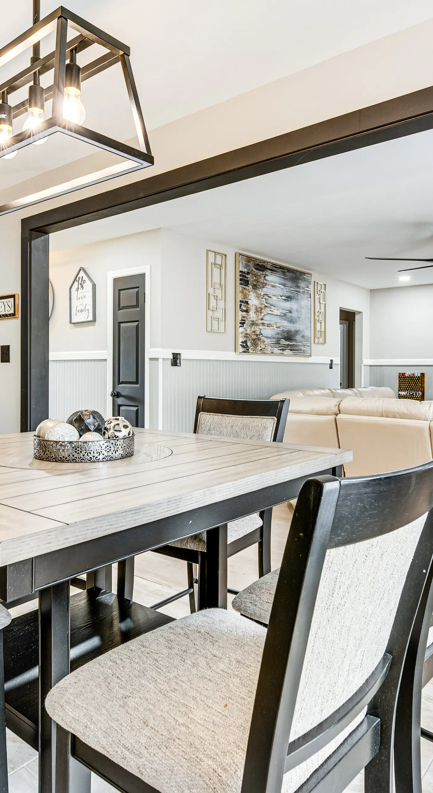 4 Mi to Airport: Atlanta Home w/ Deck & Hot Tub