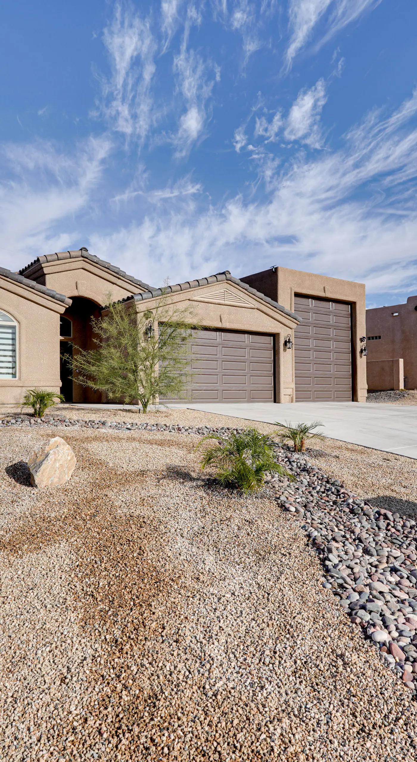 Patio & Grill: Family-Friendly Lake Havasu Home