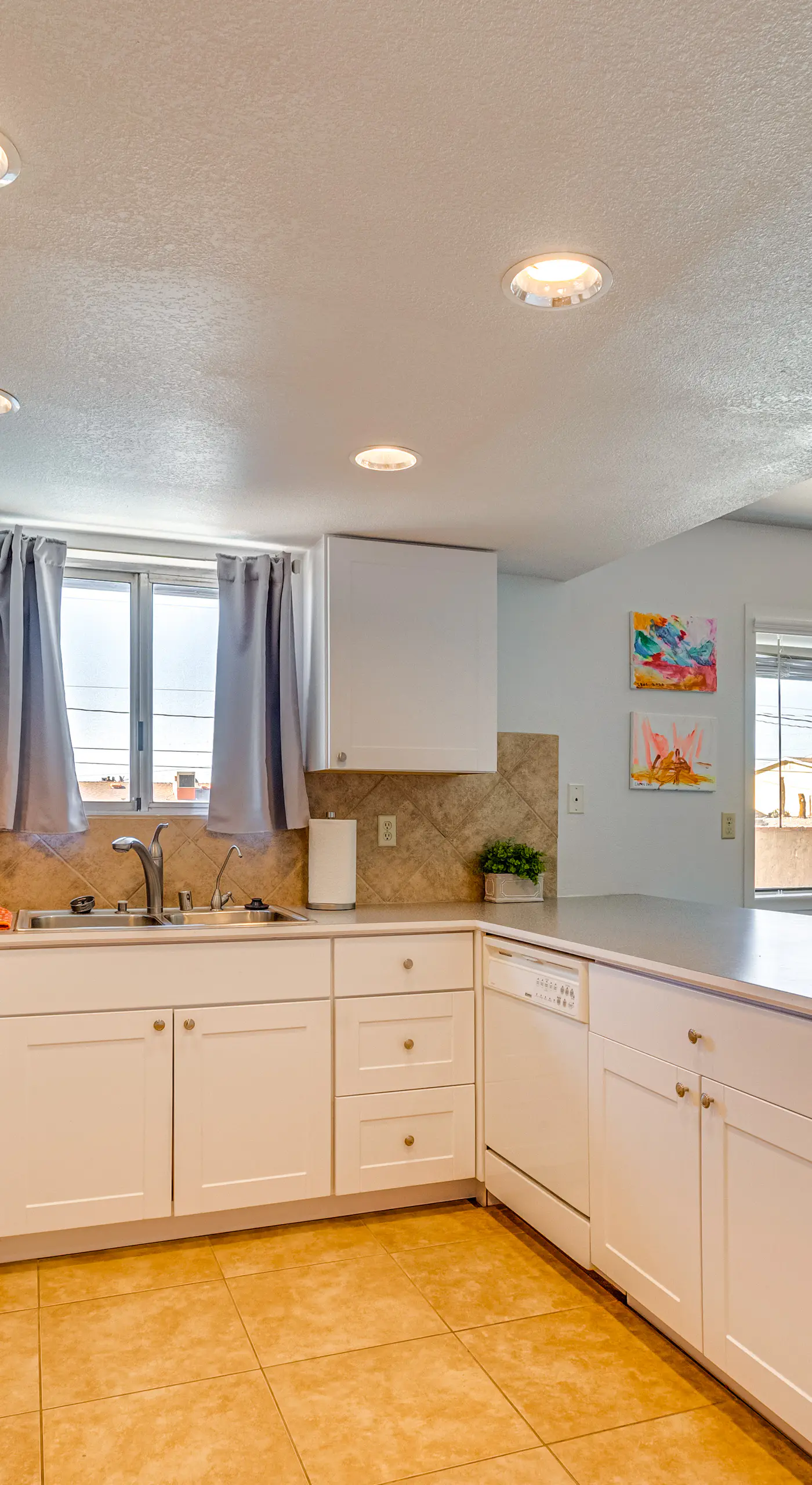 2 Mi to Lake Havasu: Pet-Friendly Home