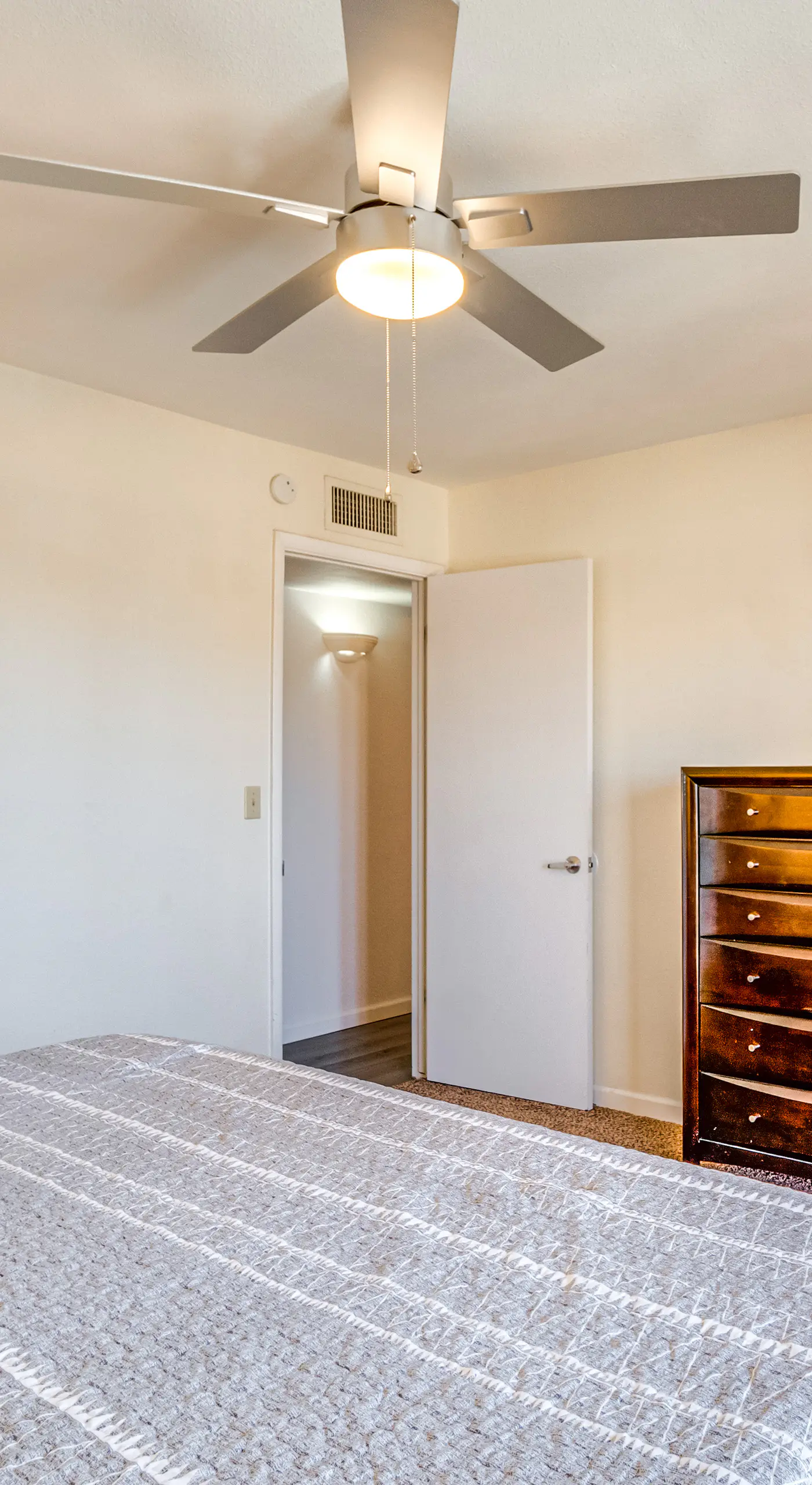 2 Mi to Lake Havasu: Pet-Friendly Home