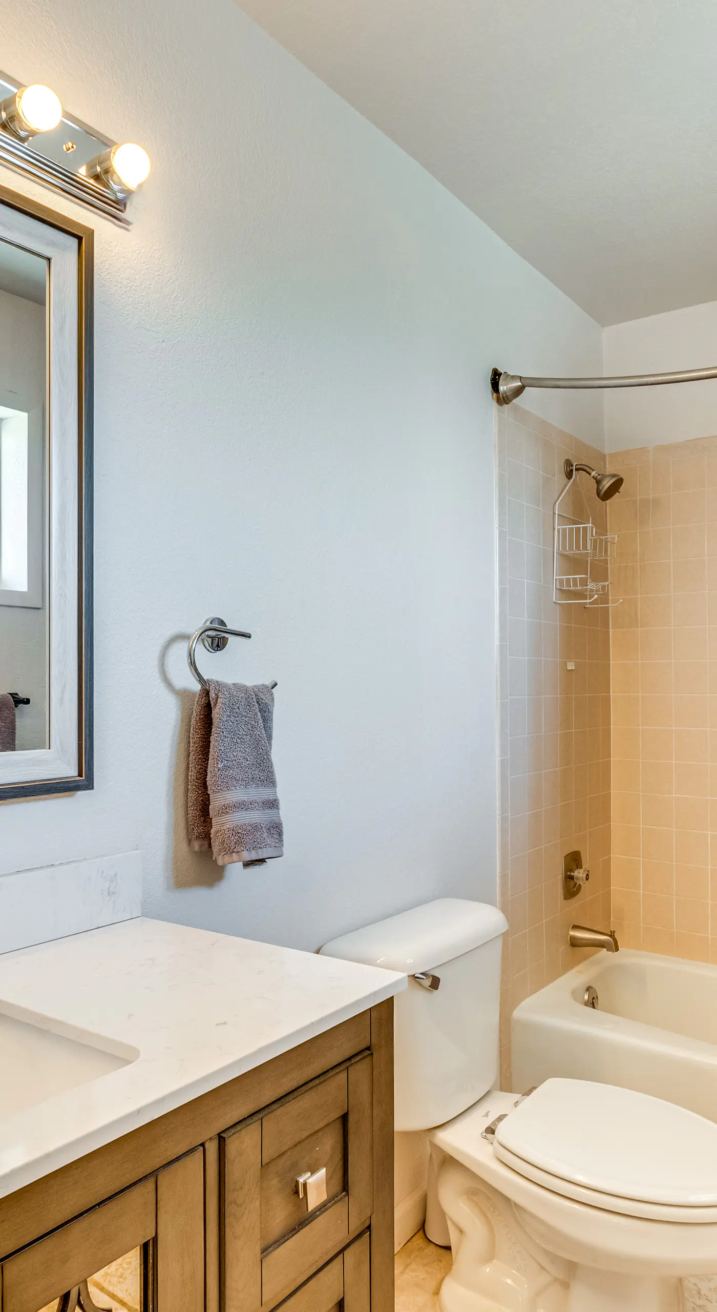 2 Mi to Lake Havasu: Pet-Friendly Home