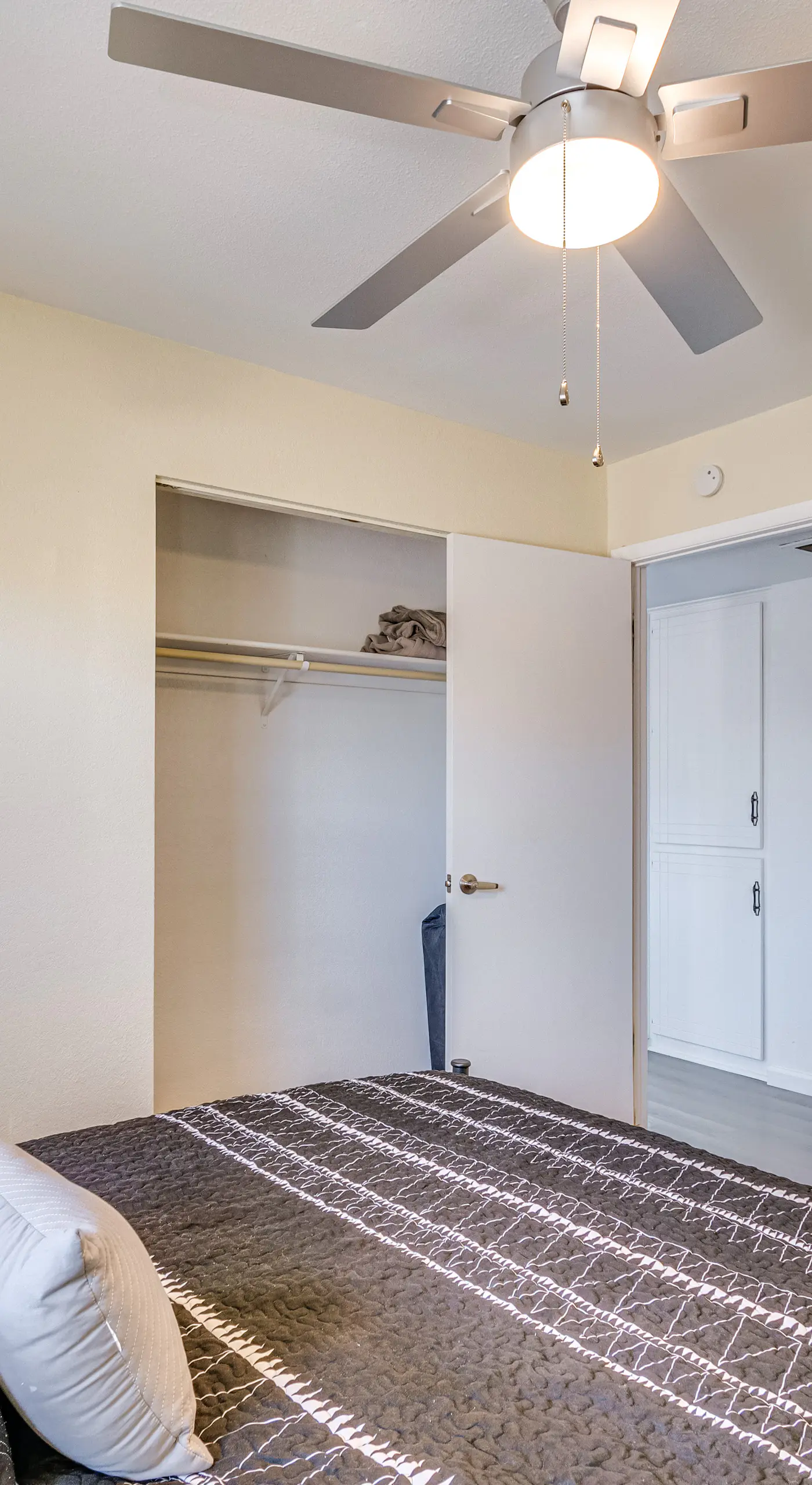 2 Mi to Lake Havasu: Pet-Friendly Home