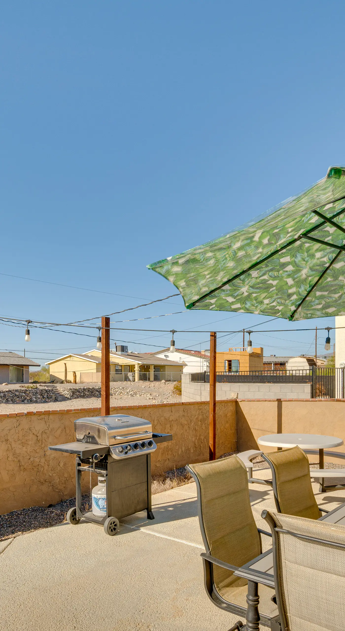 2 Mi to Lake Havasu: Pet-Friendly Home