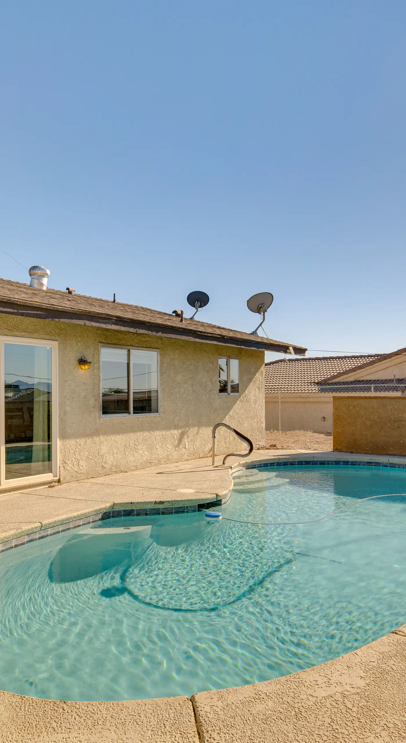 2 Mi to Lake Havasu: Pet-Friendly Home