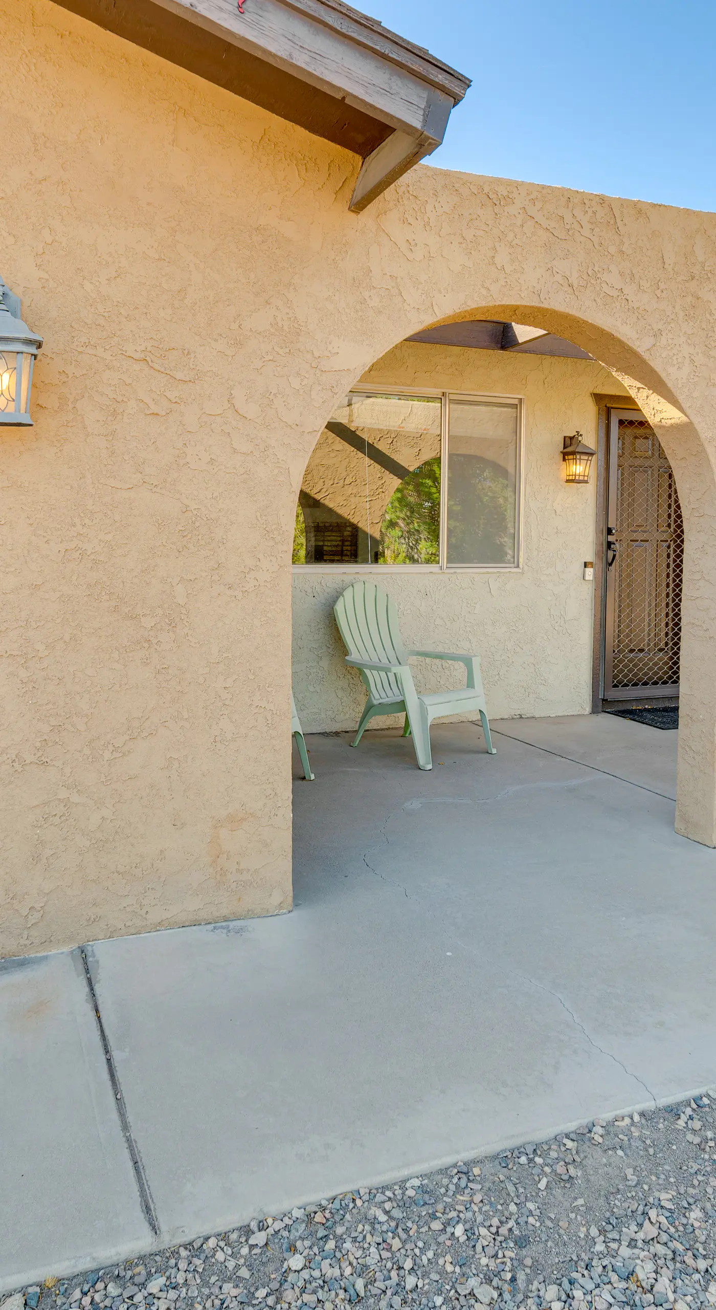 2 Mi to Lake Havasu: Pet-Friendly Home