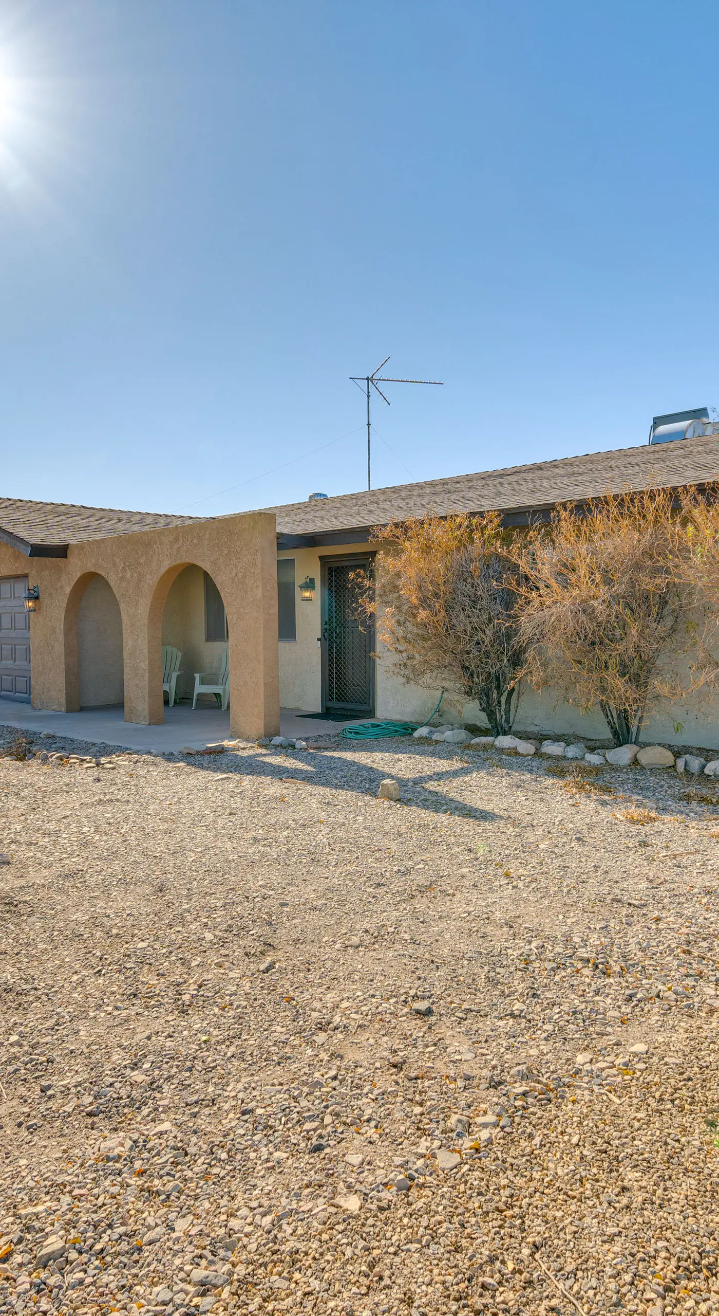 2 Mi to Lake Havasu: Pet-Friendly Home