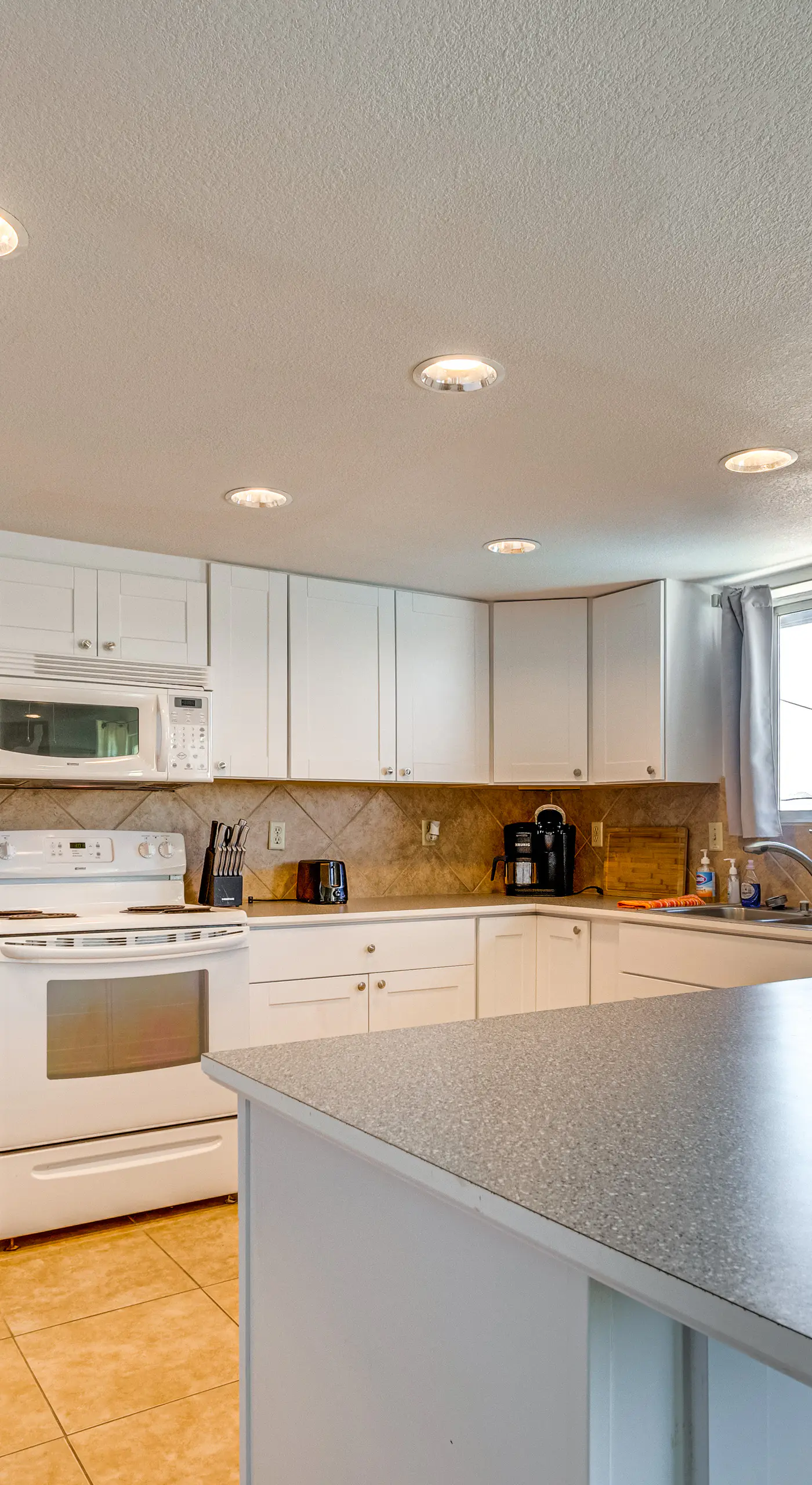2 Mi to Lake Havasu: Pet-Friendly Home