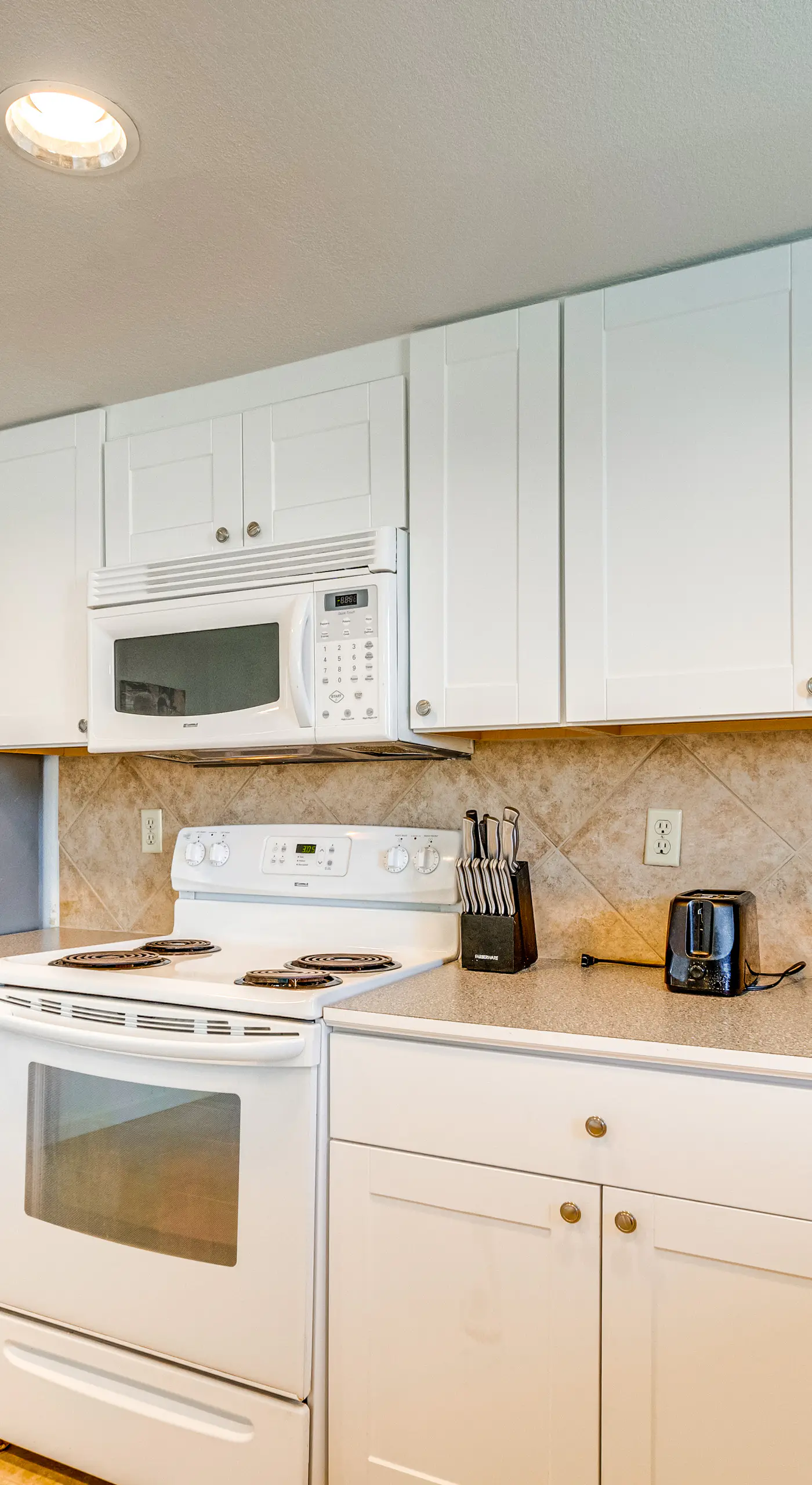 2 Mi to Lake Havasu: Pet-Friendly Home