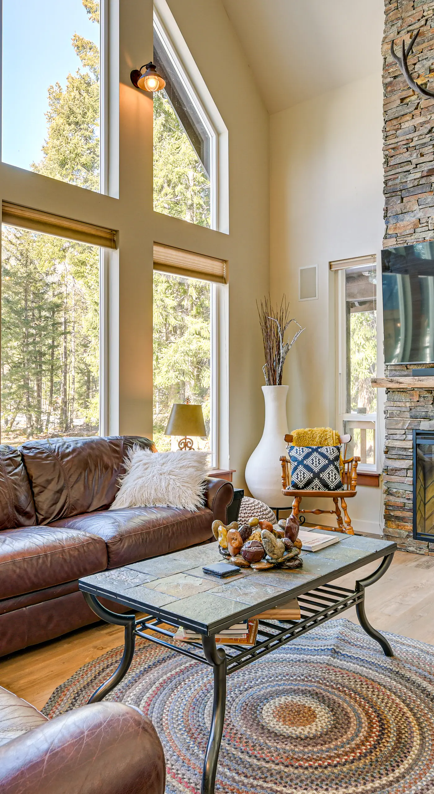 Deck, Hot Tub & Fire Pit: Mtn-View Packwood Cabin