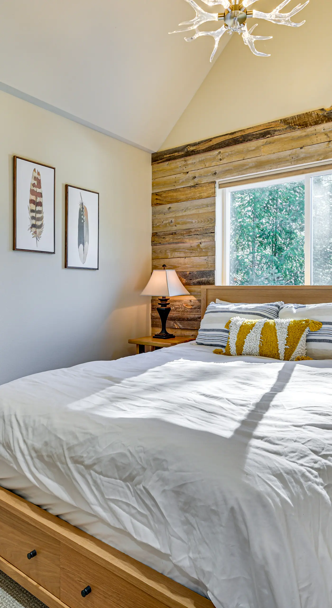Deck, Hot Tub & Fire Pit: Mtn-View Packwood Cabin