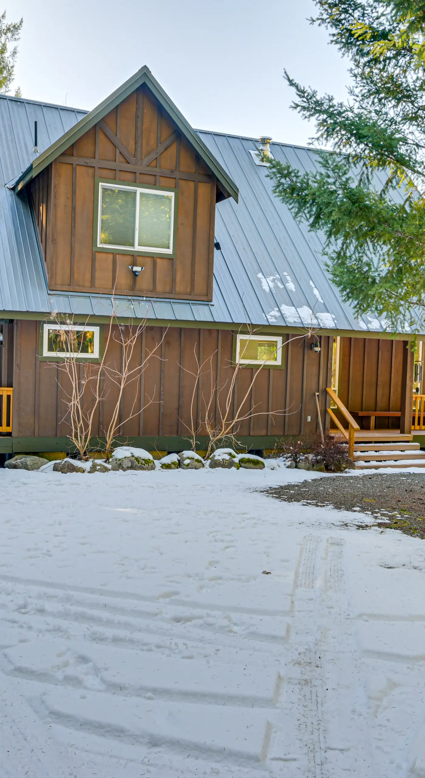 Deck, Hot Tub & Fire Pit: Mtn-View Packwood Cabin