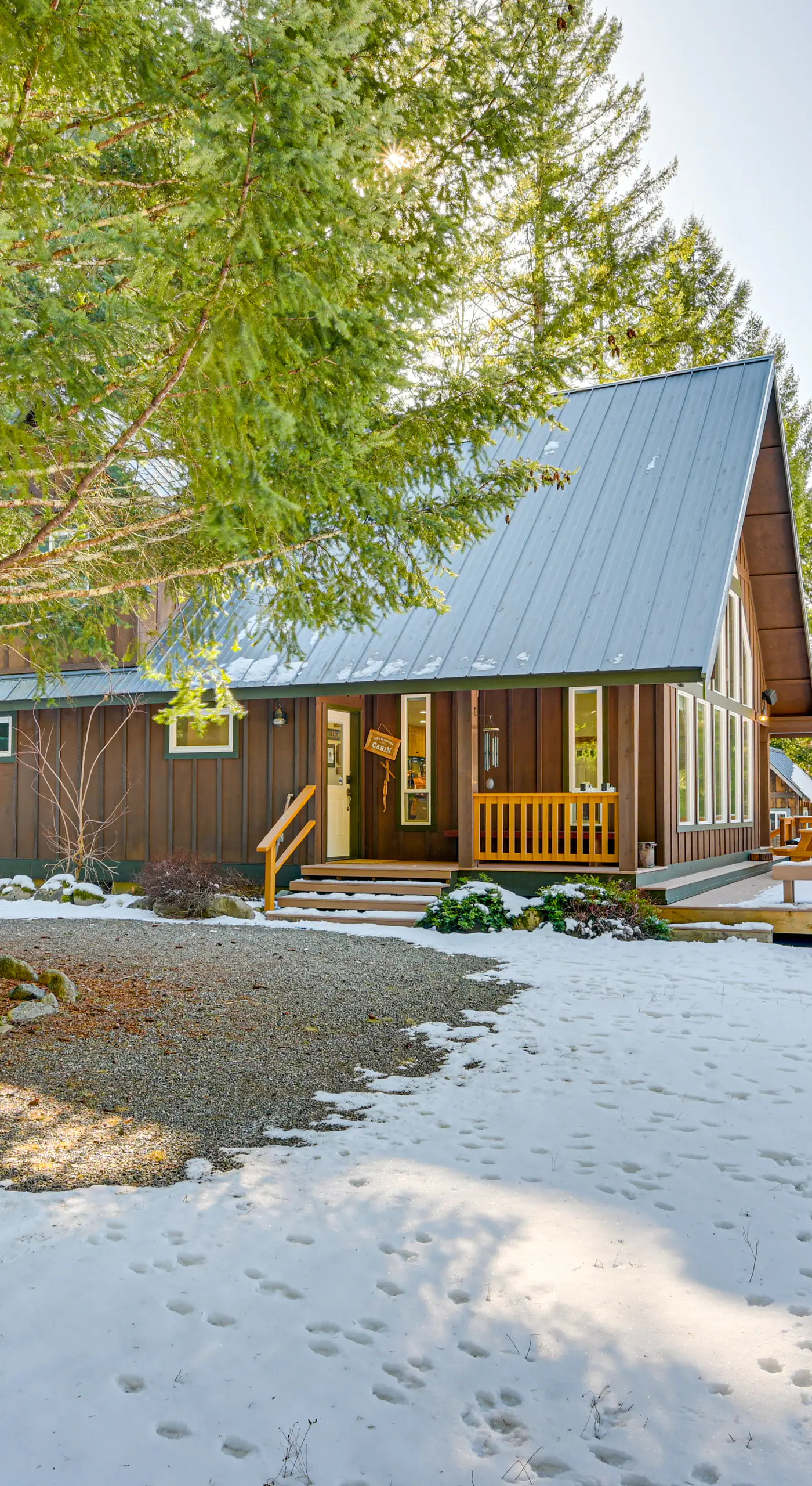 Deck, Hot Tub & Fire Pit: Mtn-View Packwood Cabin