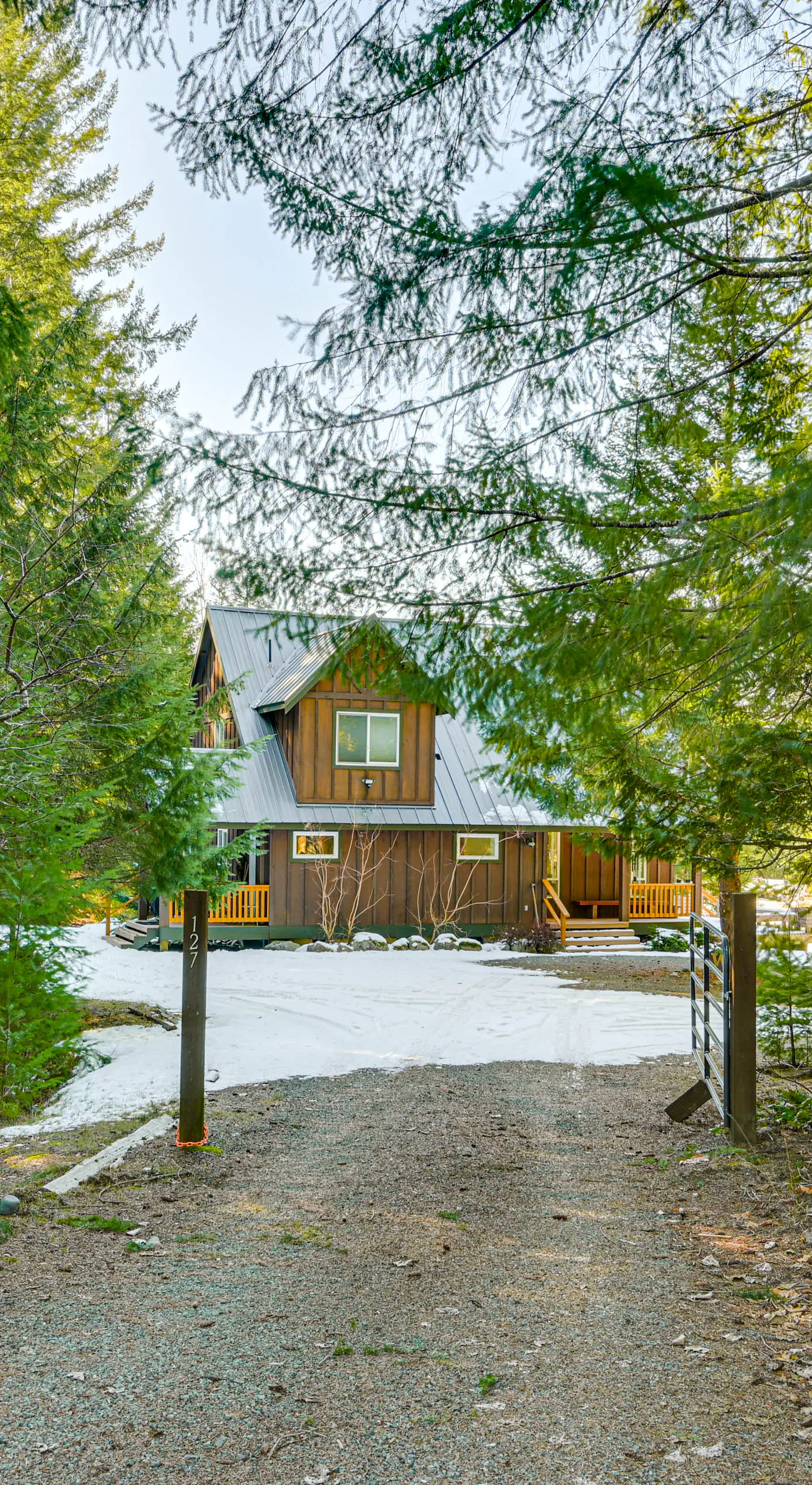 Deck, Hot Tub & Fire Pit: Mtn-View Packwood Cabin