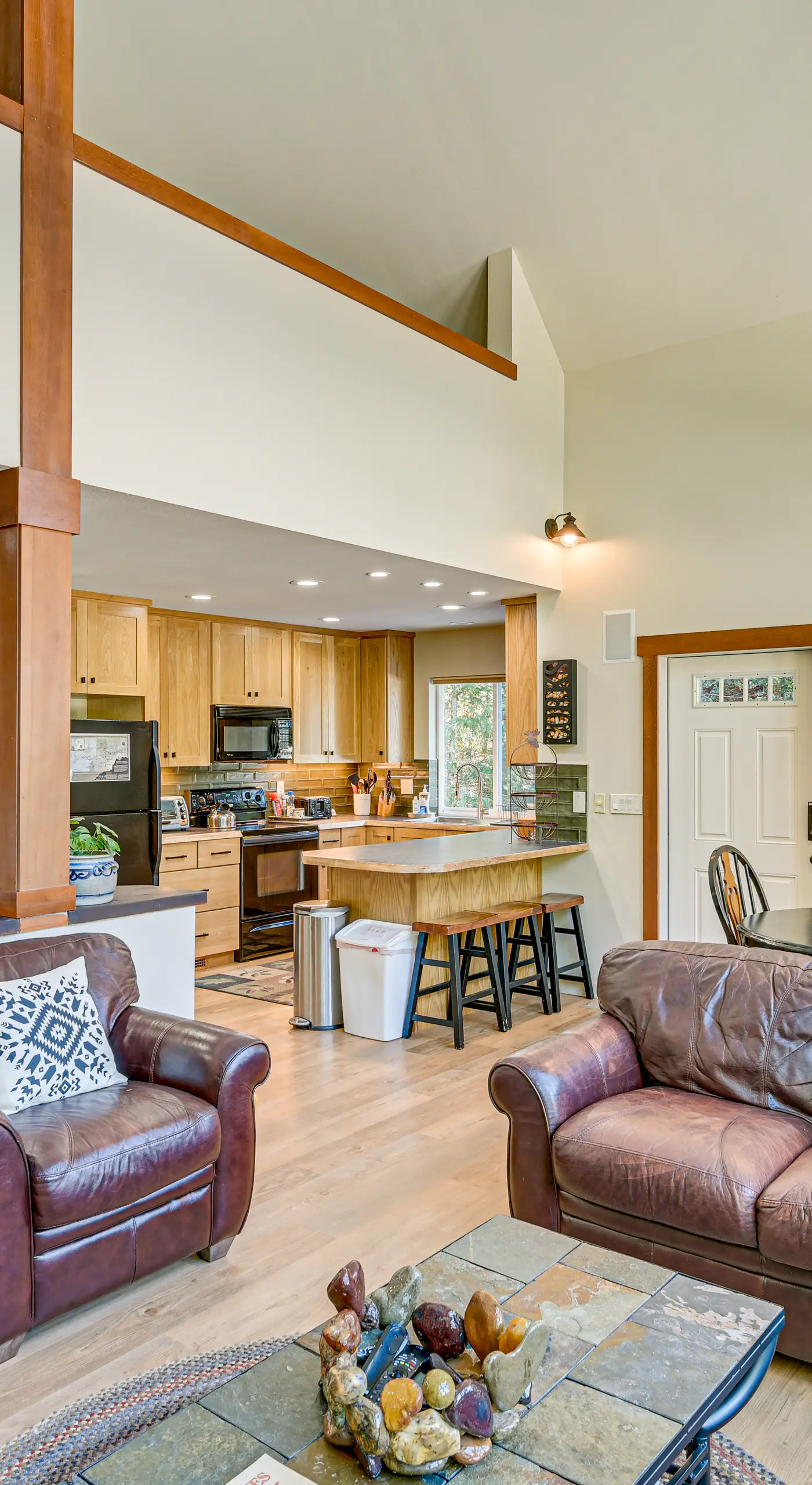 Deck, Hot Tub & Fire Pit: Mtn-View Packwood Cabin