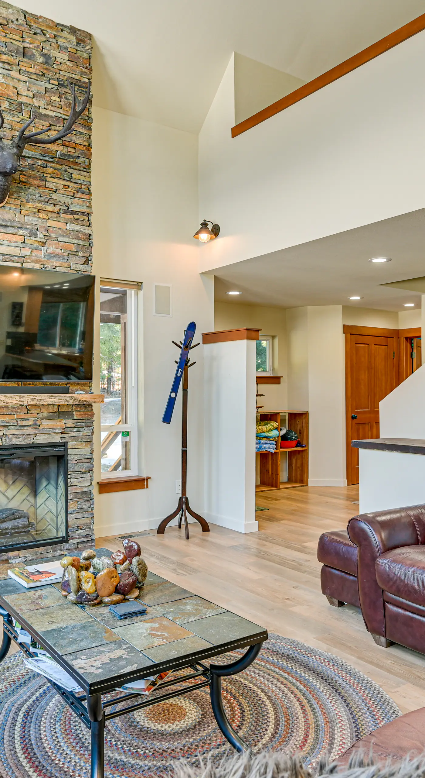 Deck, Hot Tub & Fire Pit: Mtn-View Packwood Cabin