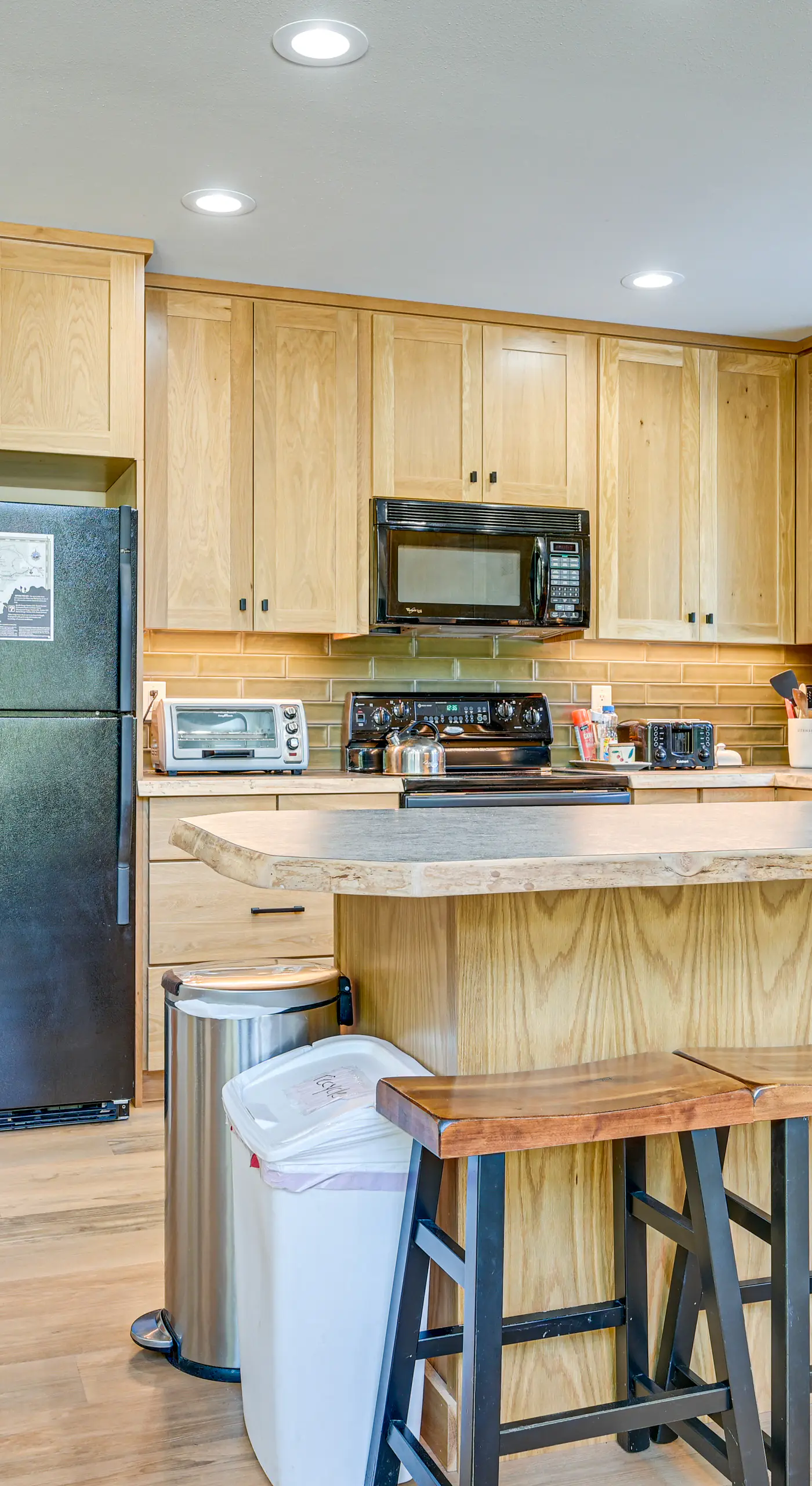 Deck, Hot Tub & Fire Pit: Mtn-View Packwood Cabin