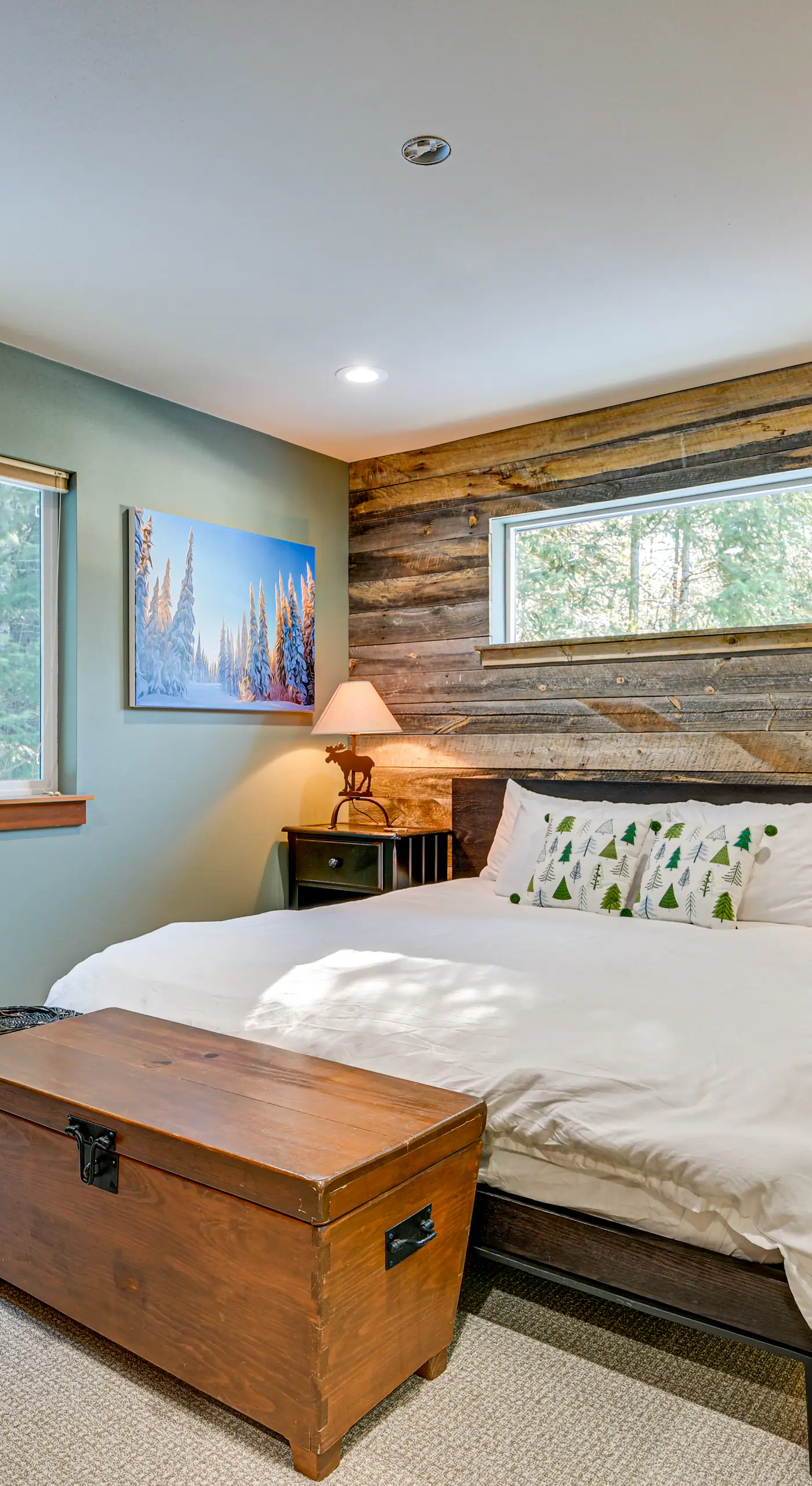 Deck, Hot Tub & Fire Pit: Mtn-View Packwood Cabin