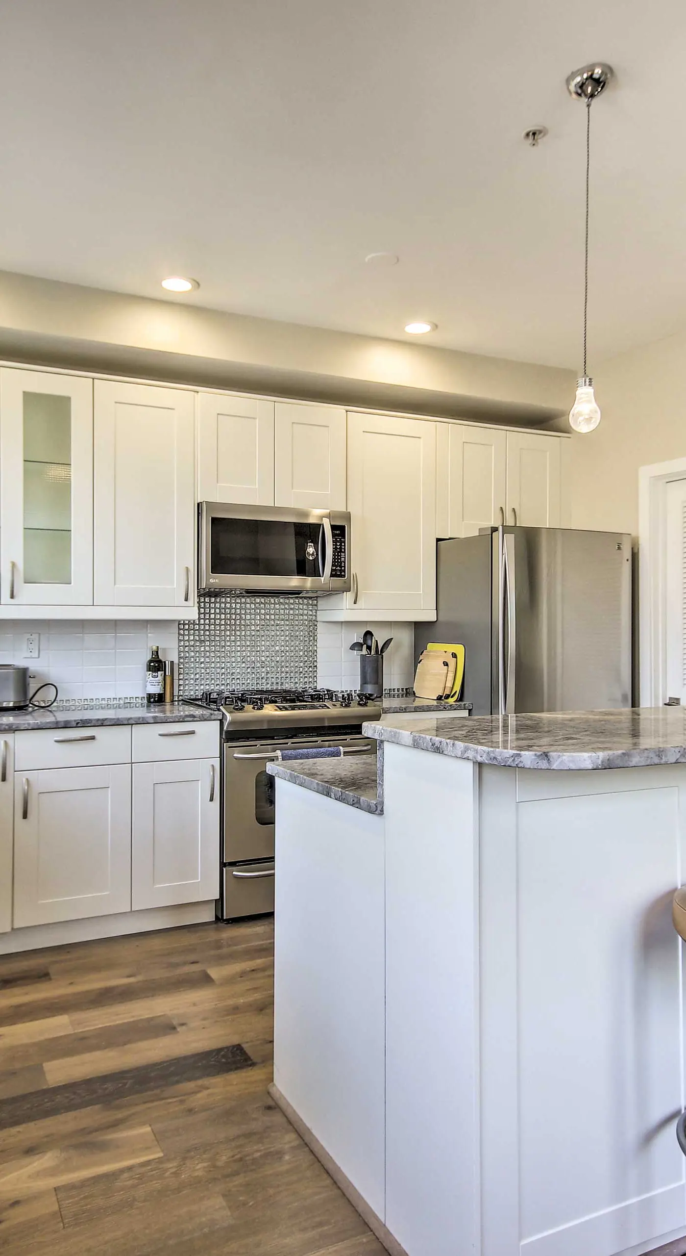 2 Mi to National Mall: Modern DC Retreat w/ Patio