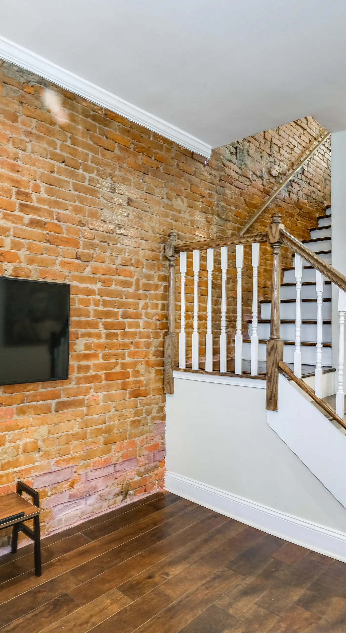 Centrally Located DC Row House Near Restaurants!