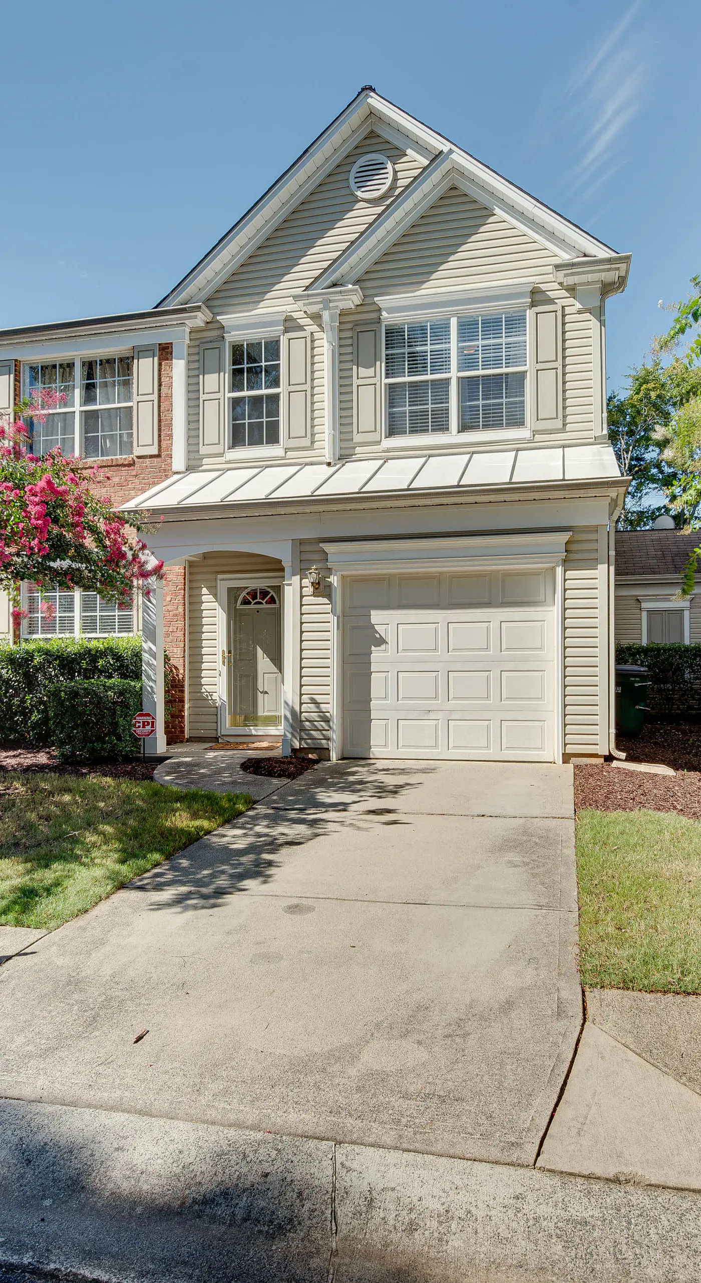 Charlotte Townhome w/ Deck: 18 Mi to Downtown!
