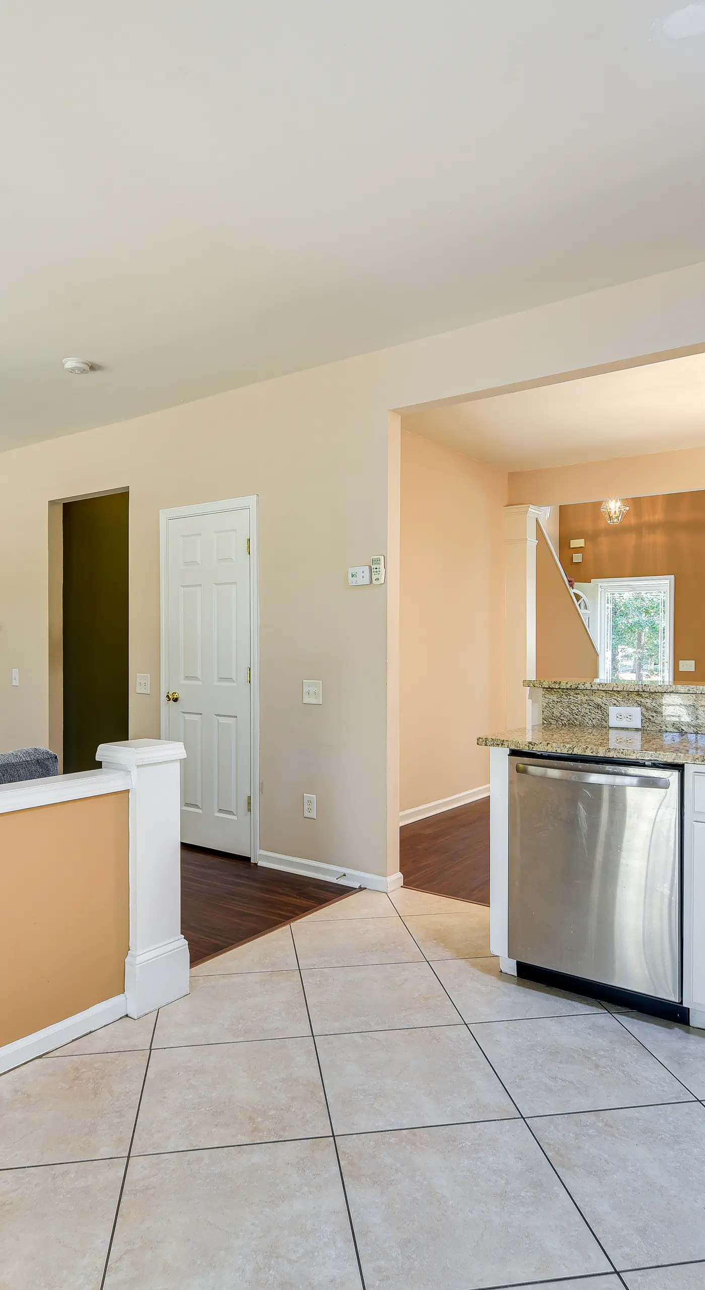 Charlotte Townhome w/ Deck: 18 Mi to Downtown!