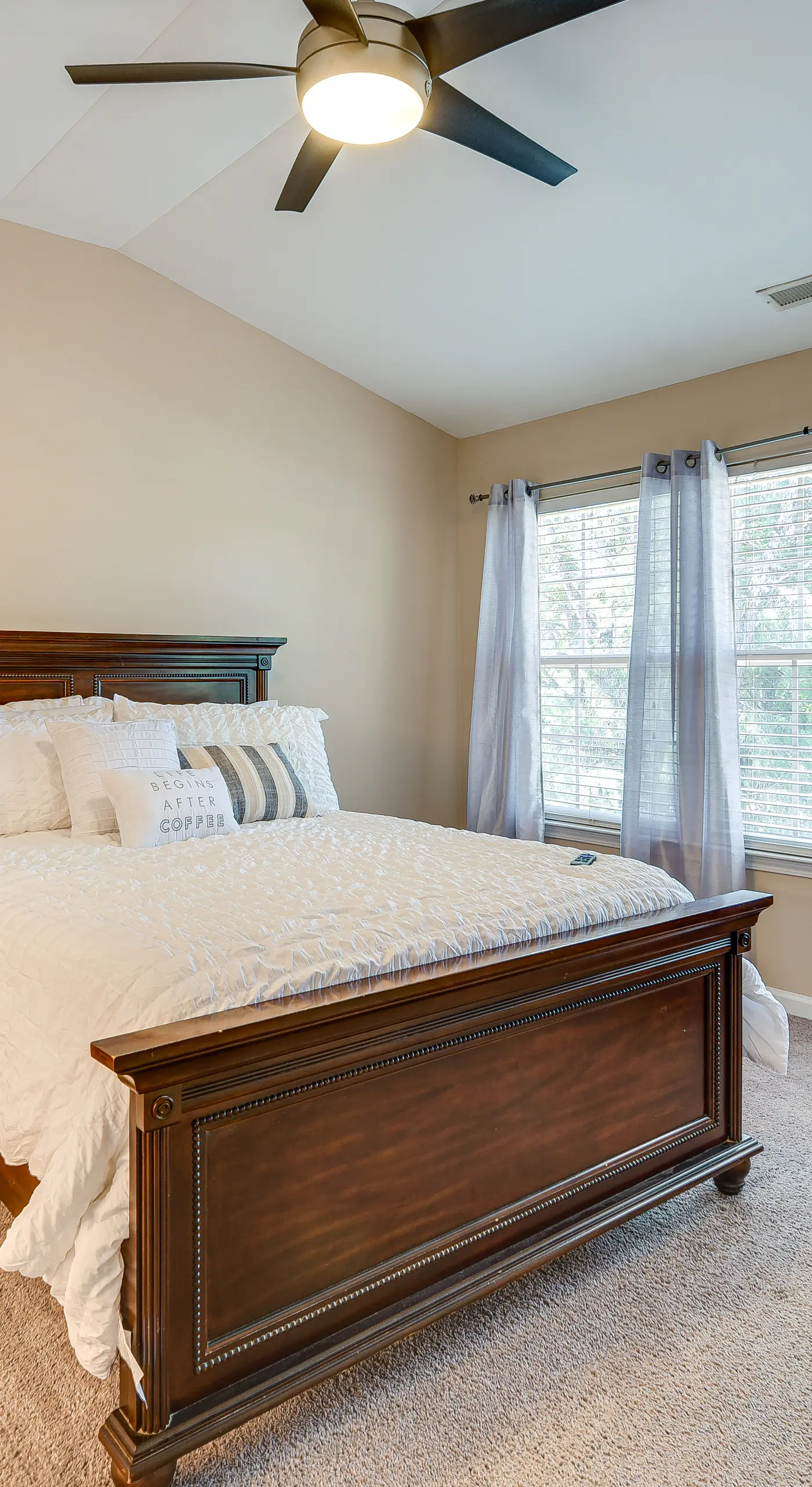 Charlotte Townhome w/ Deck: 18 Mi to Downtown!