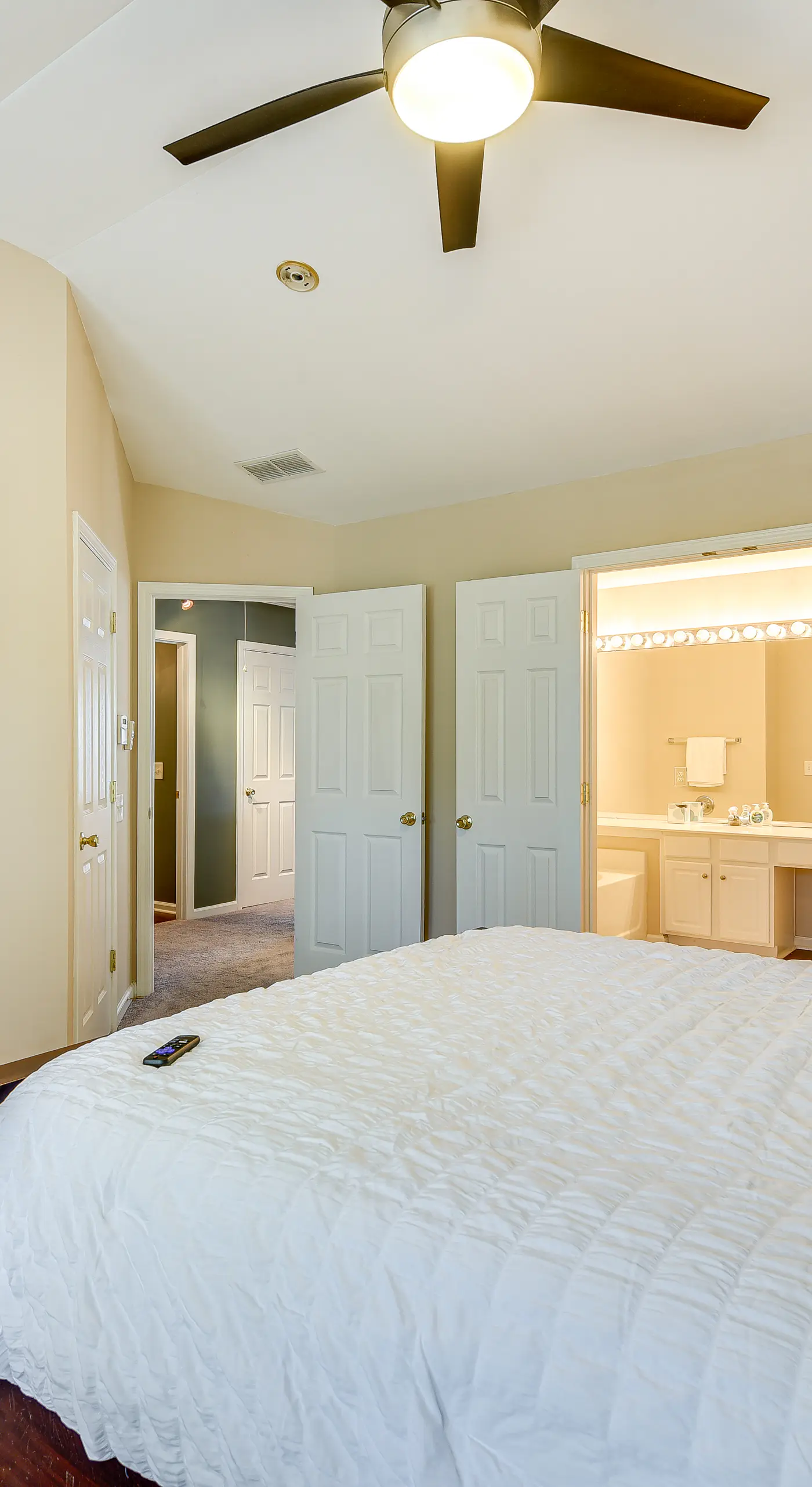 Charlotte Townhome w/ Deck: 18 Mi to Downtown!