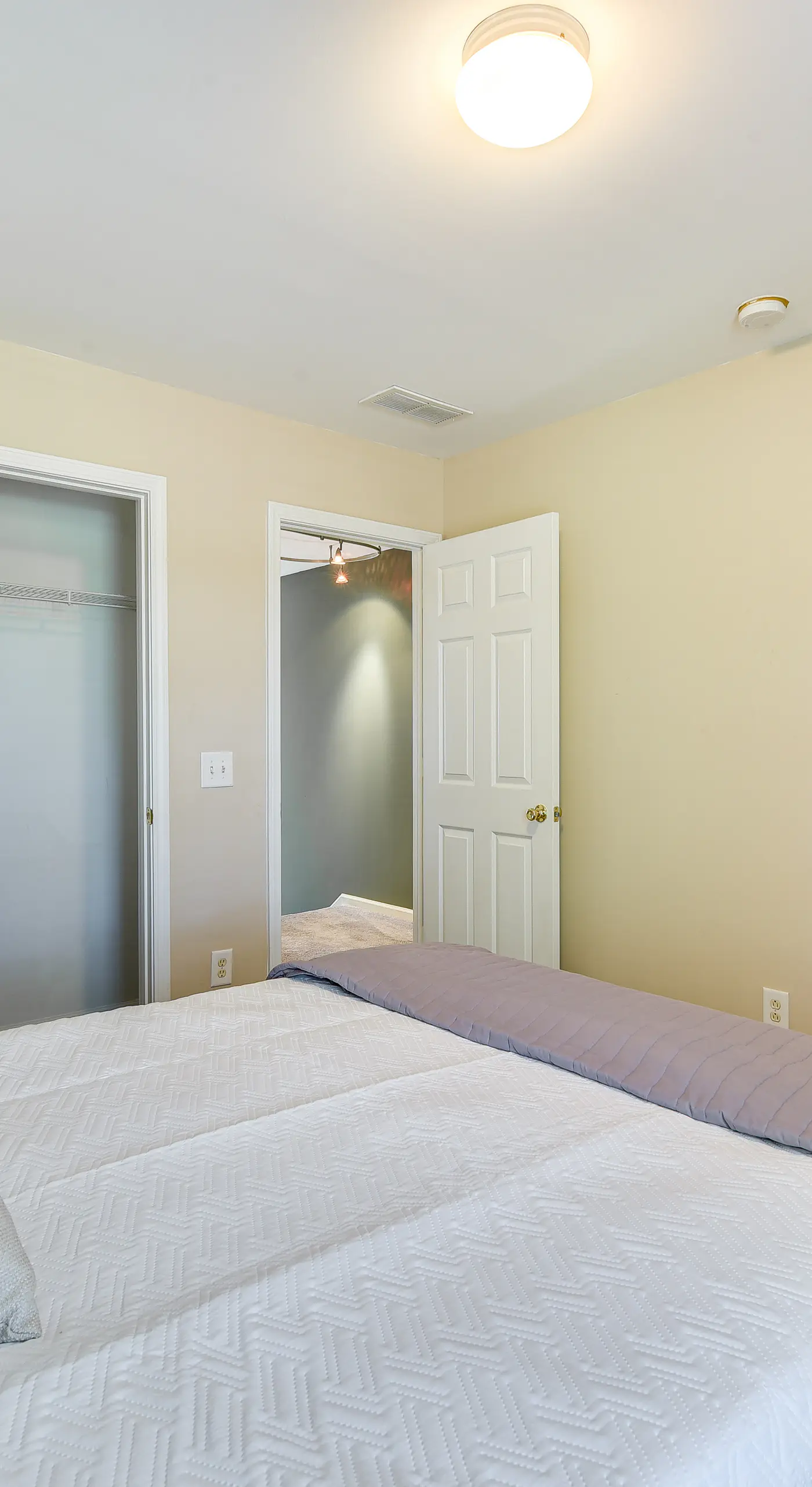 Charlotte Townhome w/ Deck: 18 Mi to Downtown!