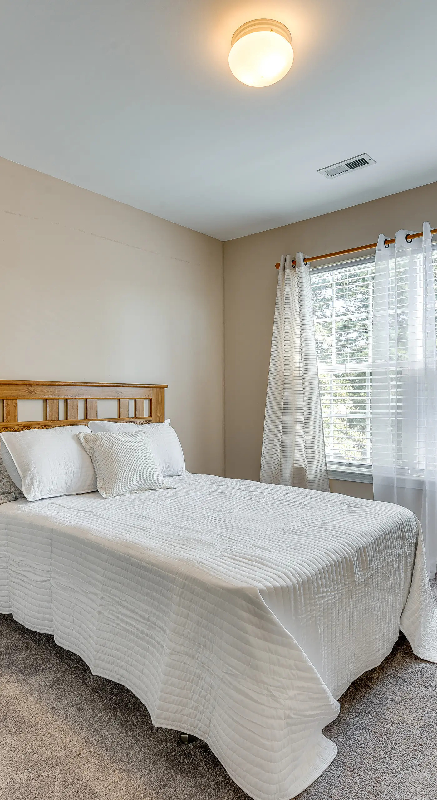 Charlotte Townhome w/ Deck: 18 Mi to Downtown!