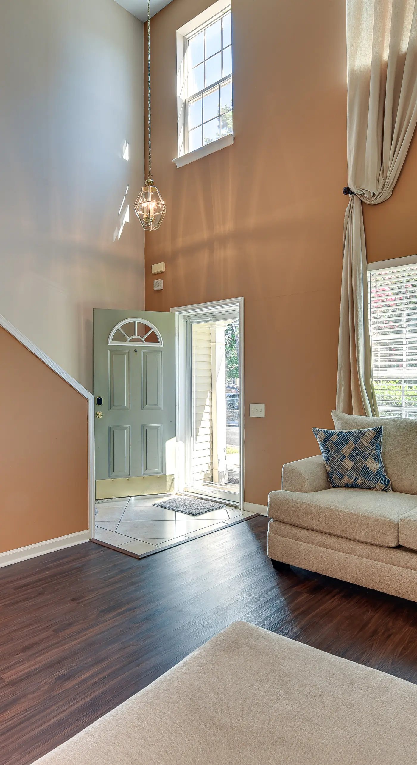 Charlotte Townhome w/ Deck: 18 Mi to Downtown!