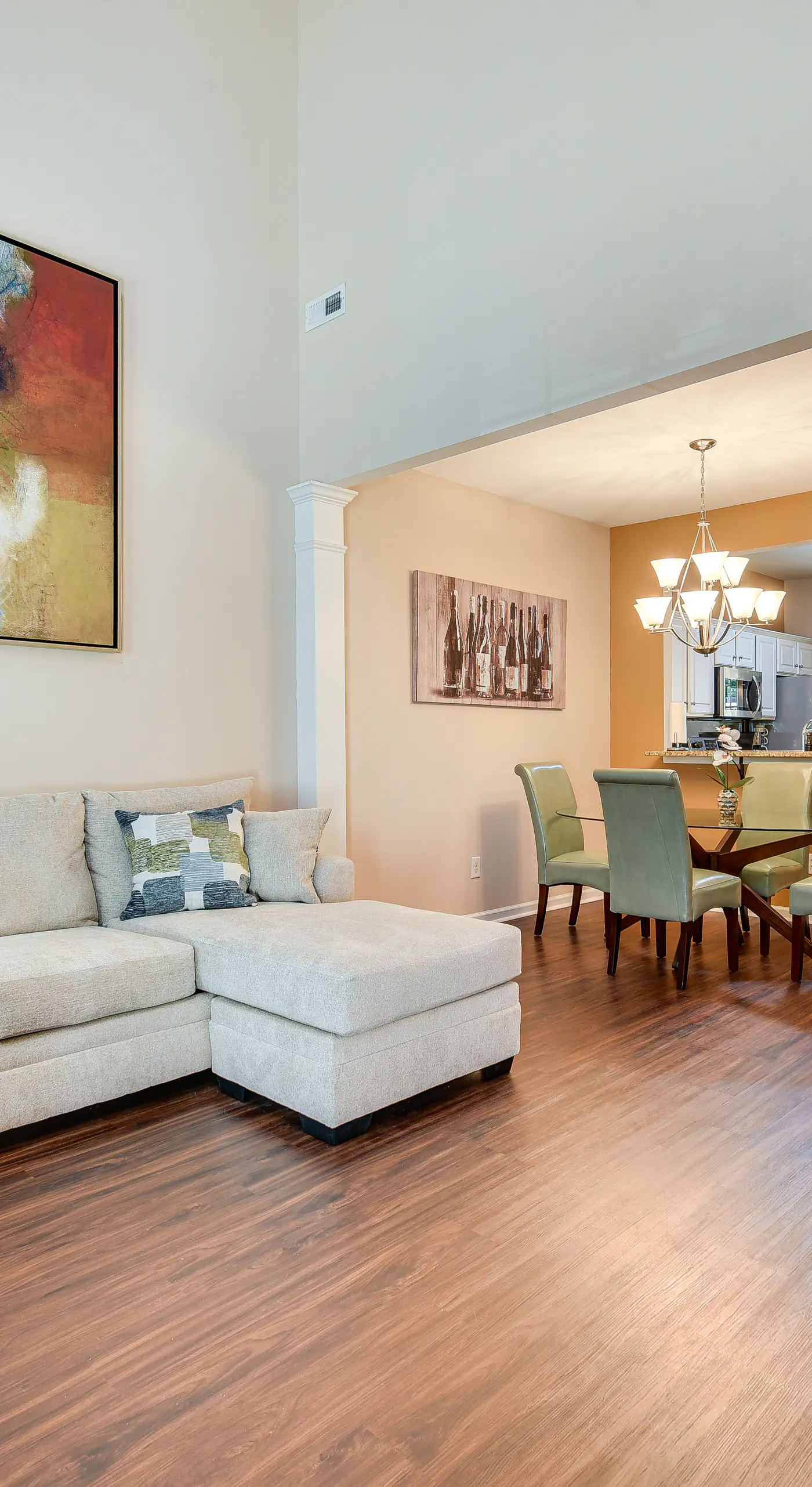 Charlotte Townhome w/ Deck: 18 Mi to Downtown!