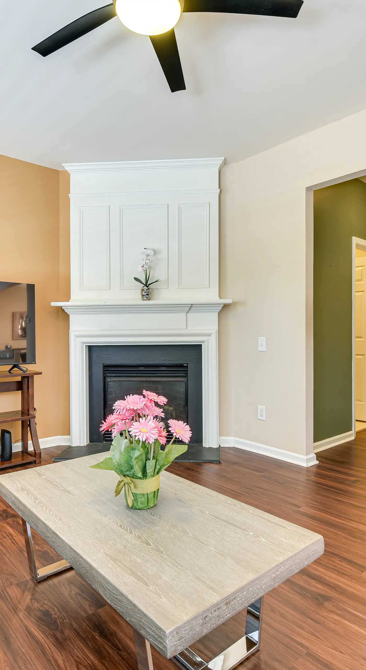 Charlotte Townhome w/ Deck: 18 Mi to Downtown!